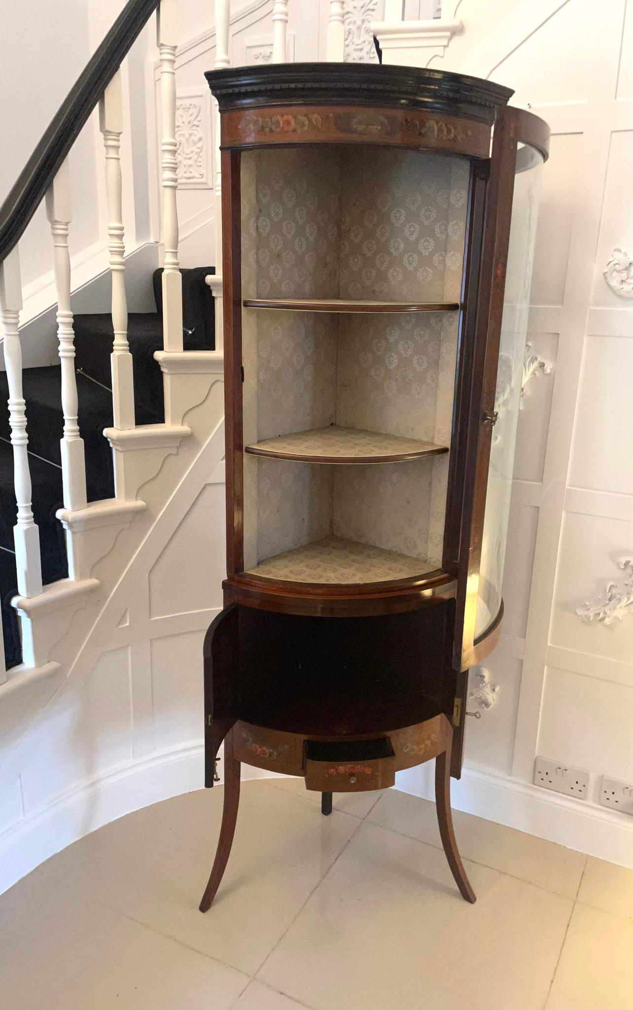 Antique Quality Mahogany & Painted Decorated Bow Fronted Corner Display Cabinet In Good Condition For Sale In Suffolk, GB