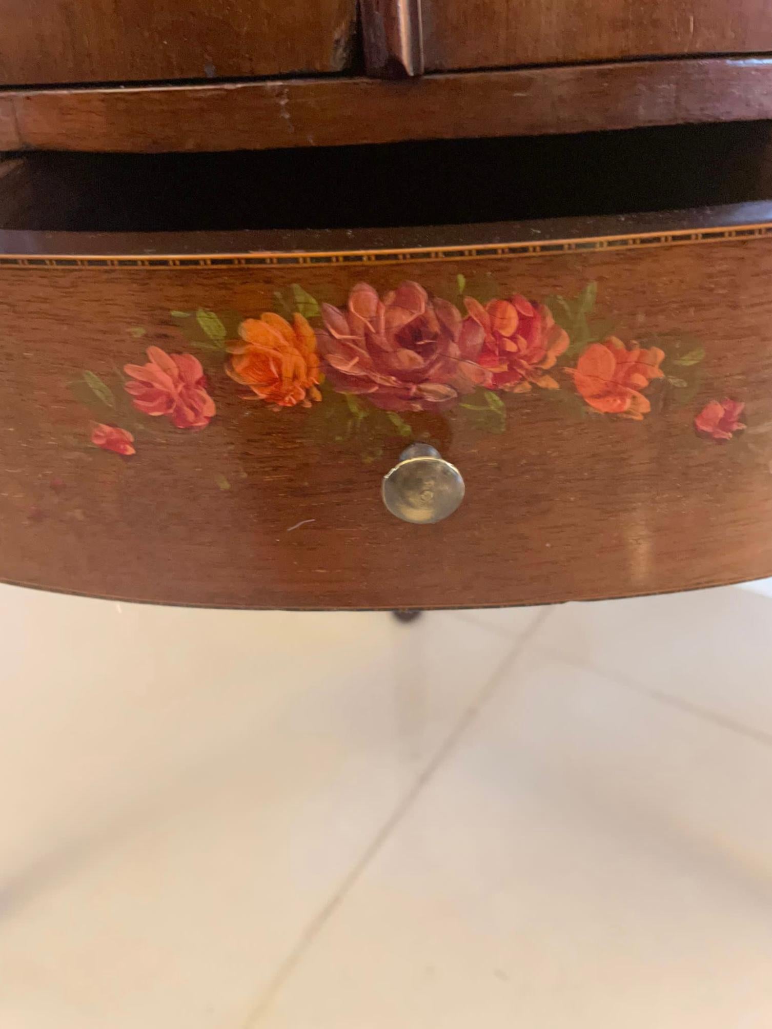 Vitrina esquinera de caoba decorada y pintada de calidad antigua siglo XIX en venta