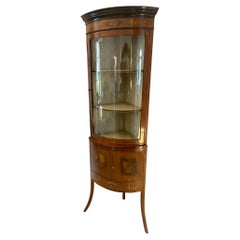 Ancienne vitrine d'angle en acajou et décorée d'un arc de cercle peint