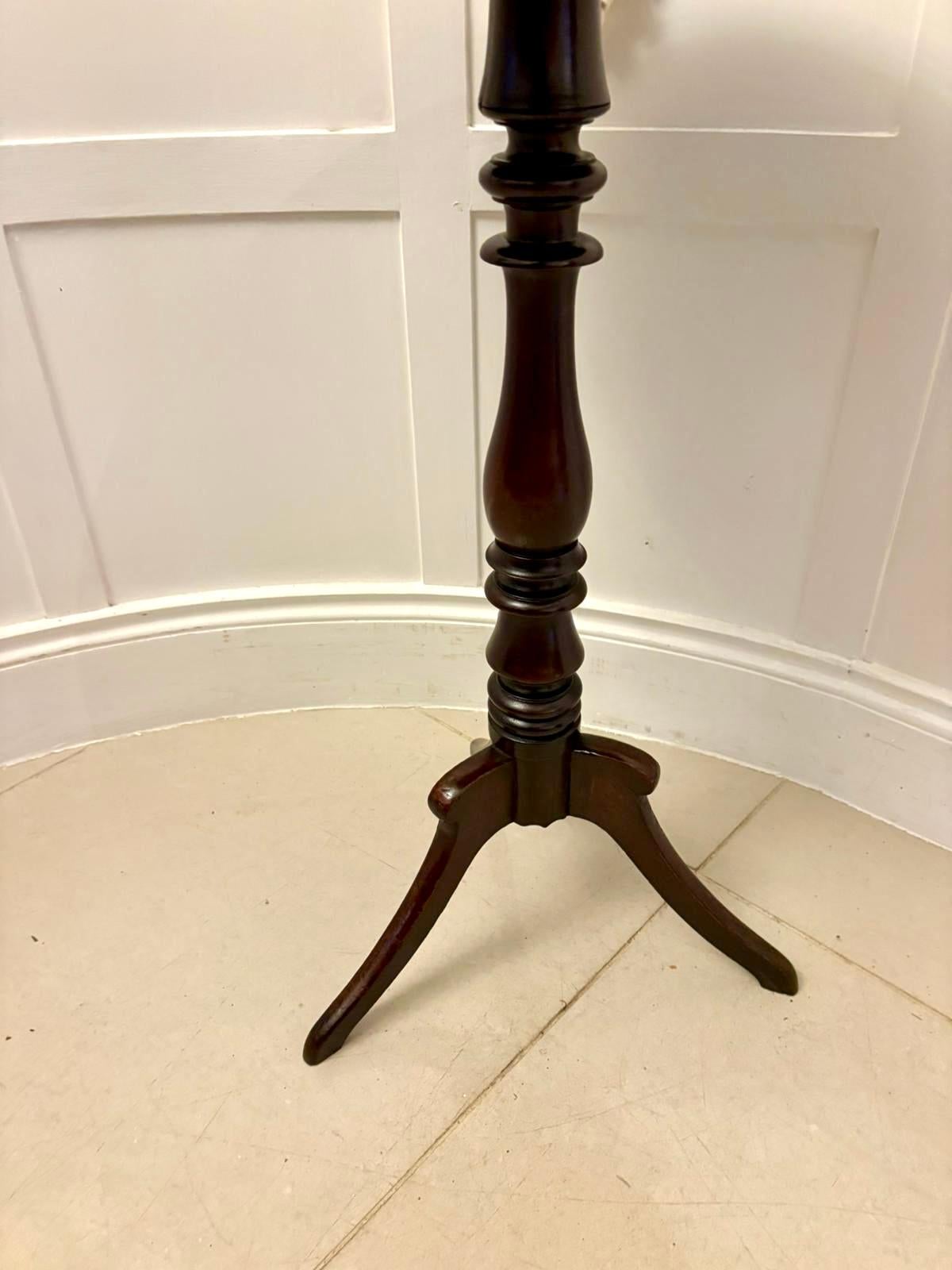 Anglais Antique Quality Mahogany Tripod Side / Lamp Table en vente