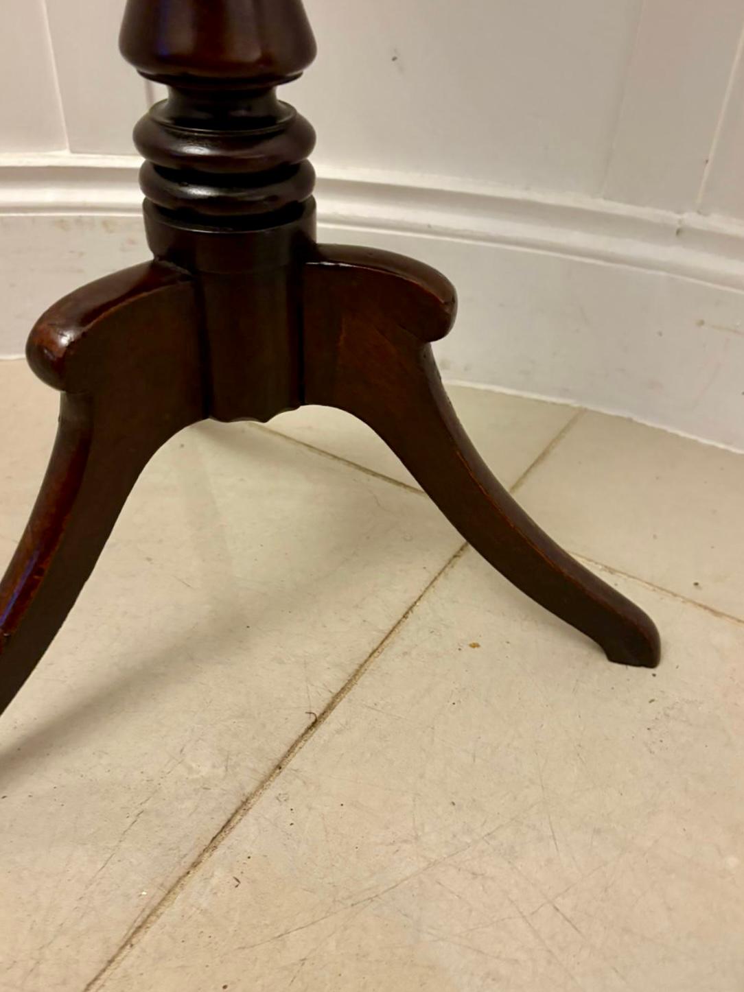 XIXe siècle Antique Quality Mahogany Tripod Side / Lamp Table en vente