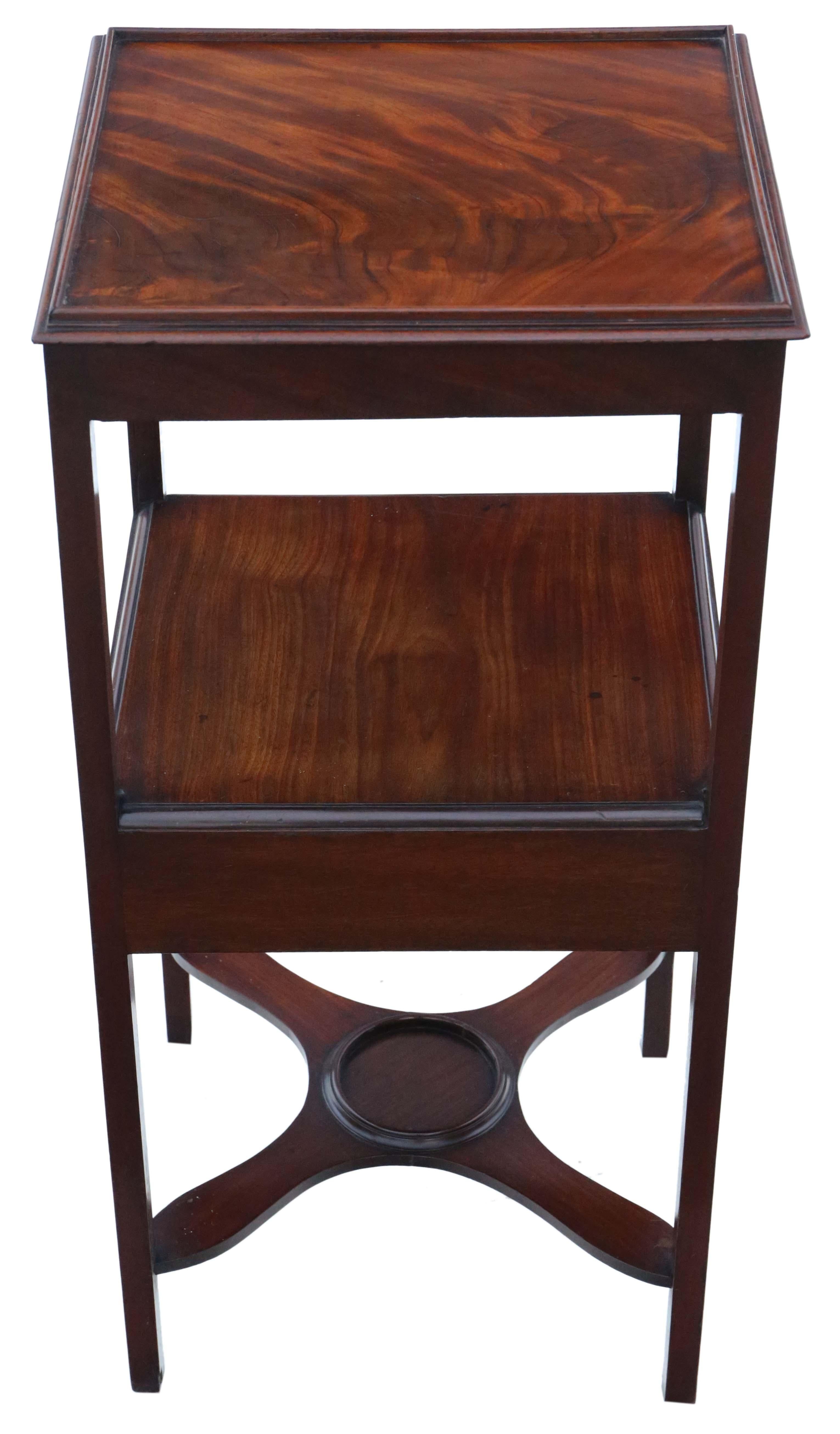 XIXe siècle  Table de chevet de qualité ancienne en acajou Table de nuit géorgienne 19ème siècle en vente