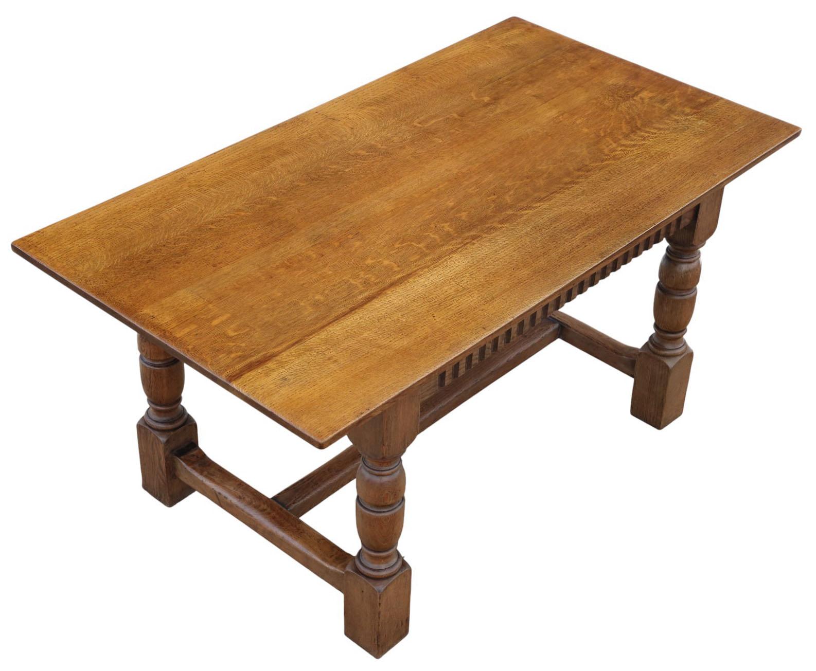 Tavolo da pranzo da refettorio in Oak di qualità antica - inizio XX secolo

Un bel tavolo da pranzo in quercia dei primi del Novecento con un'età, un colore e una patina interessanti. Ricco di fascino e carattere autentico, questo raro reperto