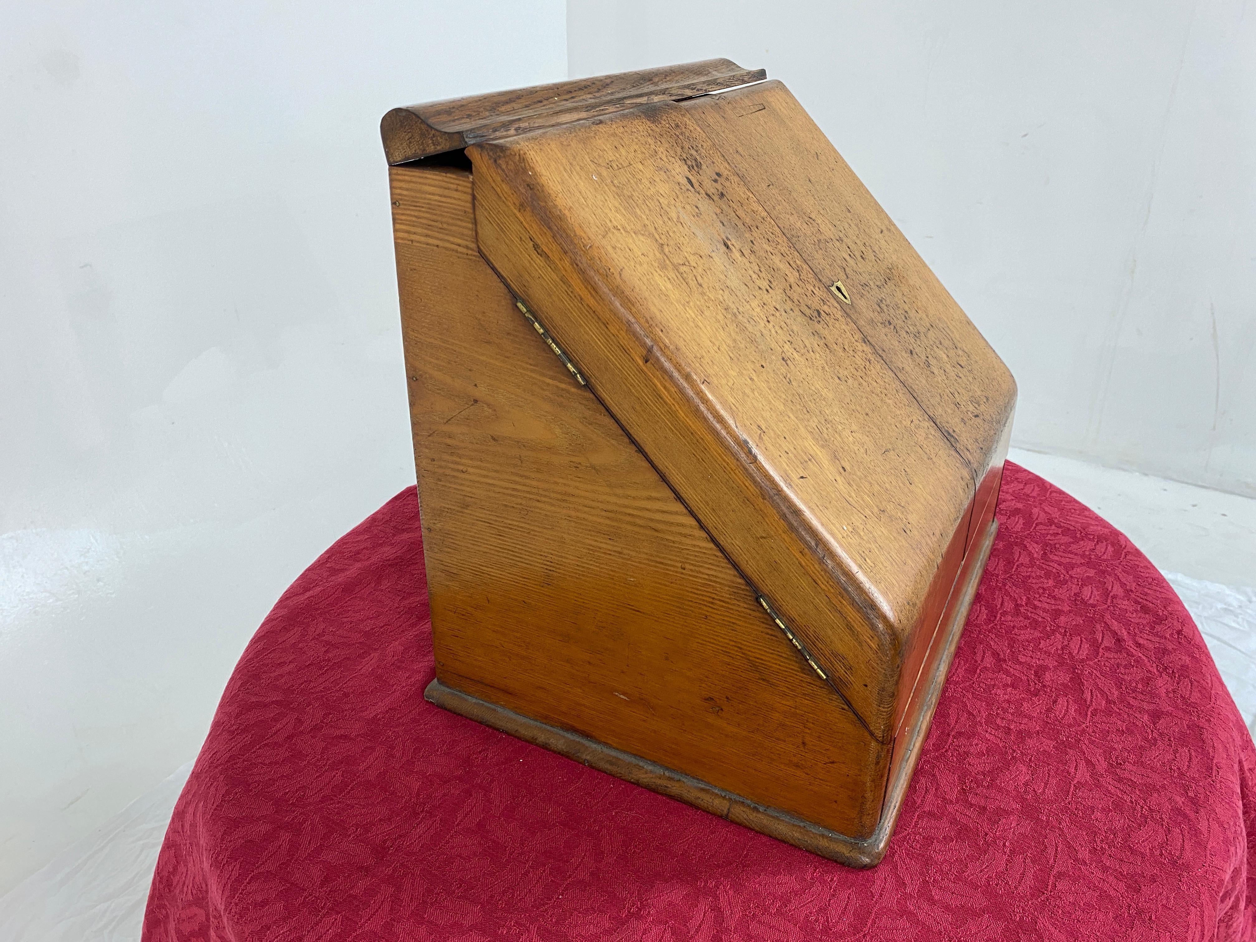 Antique Quality oak stationary box, campaign box, Scotland 1880, H856

Scotland 1880
Solid Oak
Original Finish 
There is a removeable card calendar and stamp box in the top section
The doors on the front open to reveal storage for letters and