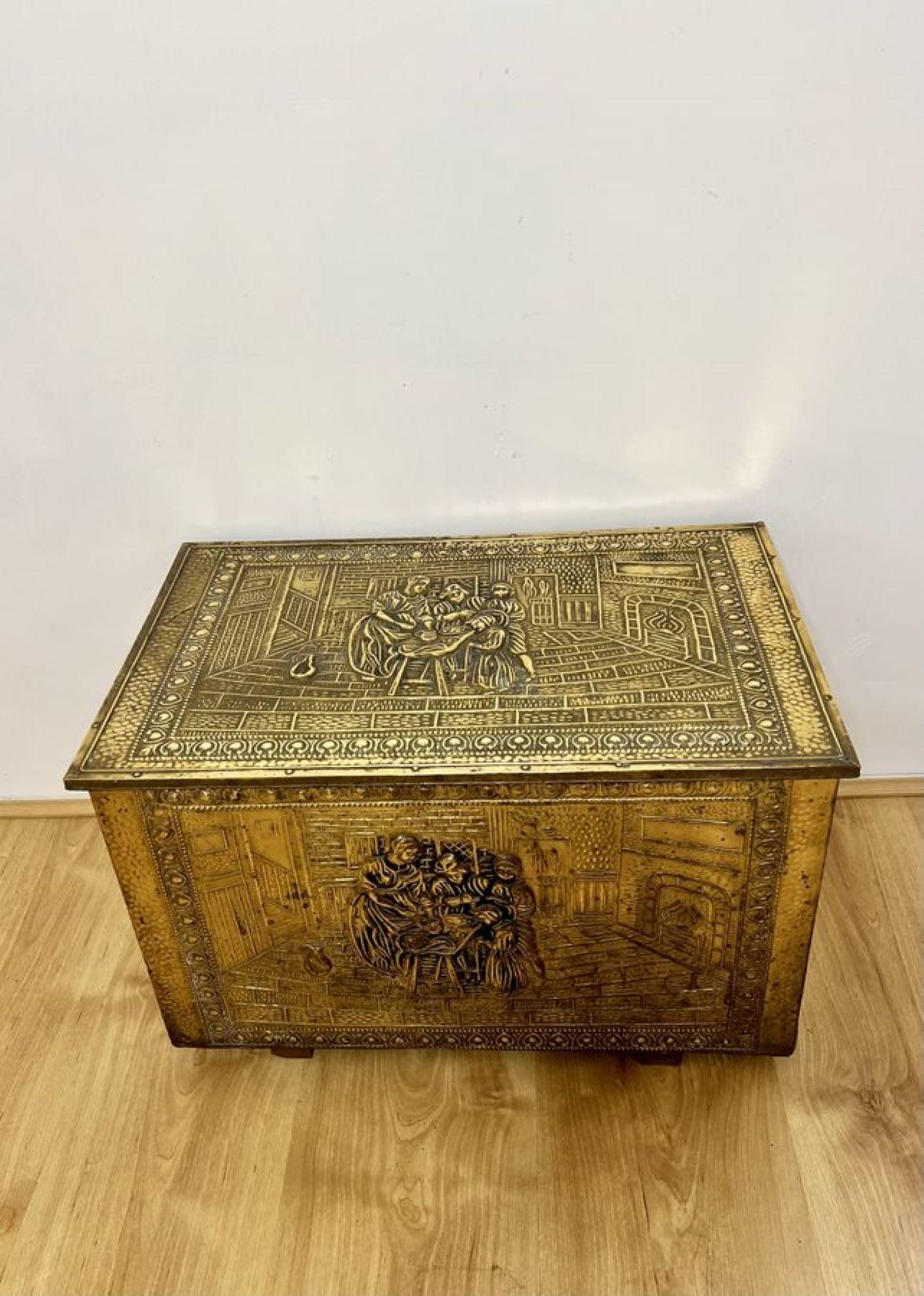 Antique quality ornate brass coal box In Good Condition For Sale In Ipswich, GB