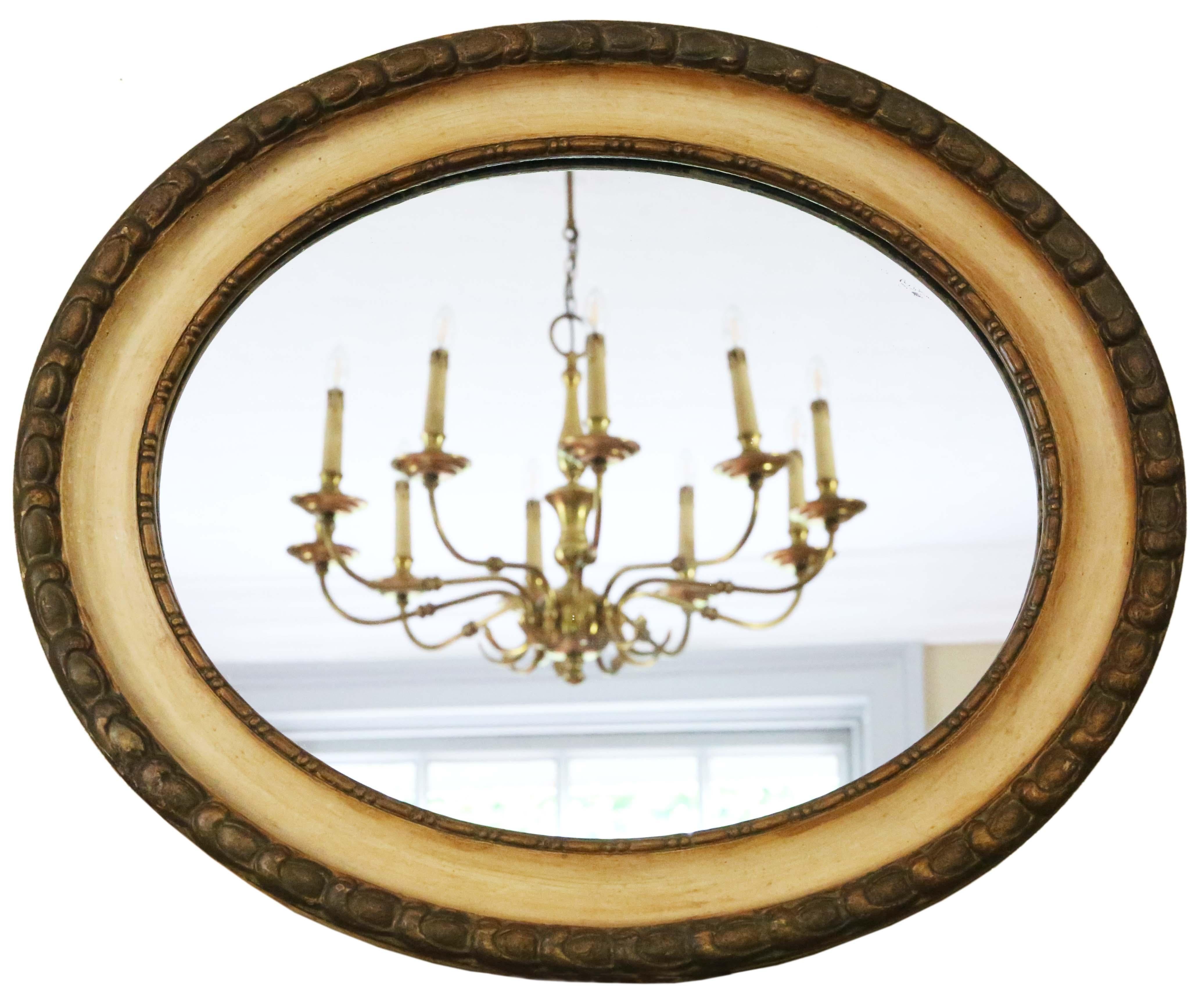 Miroir mural ovale, doré et crème, de qualité ancienne, 19ème siècle.

Il s'agit d'une découverte rare et impressionnante, qui trouverait sa place au bon endroit. Il n'y a pas de joints lâches ni de ver à bois.

Le verre miroir présente une très