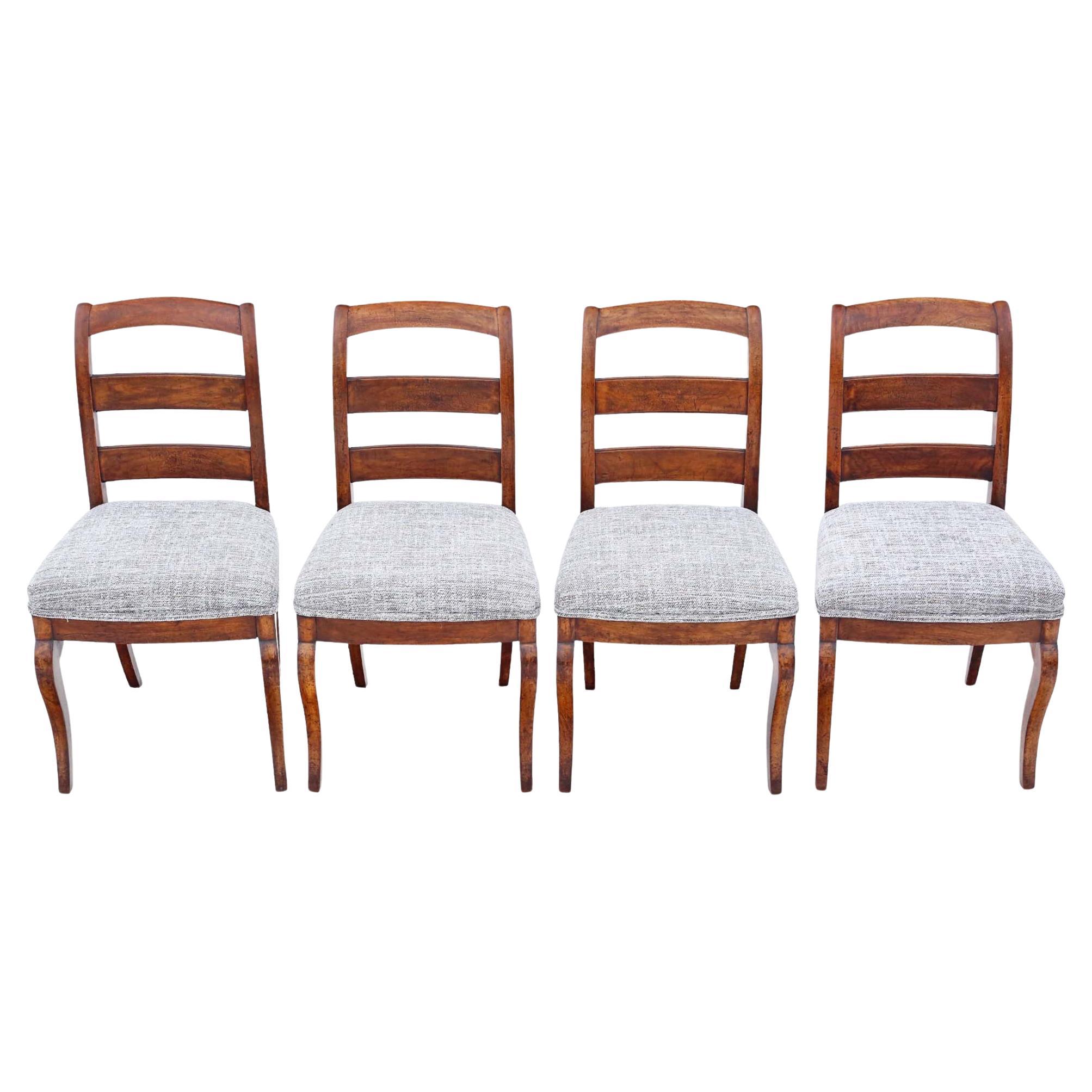 Ensemble de 4 chaises de salle à manger en bois fruitier du 19e siècle, de qualité ancienne