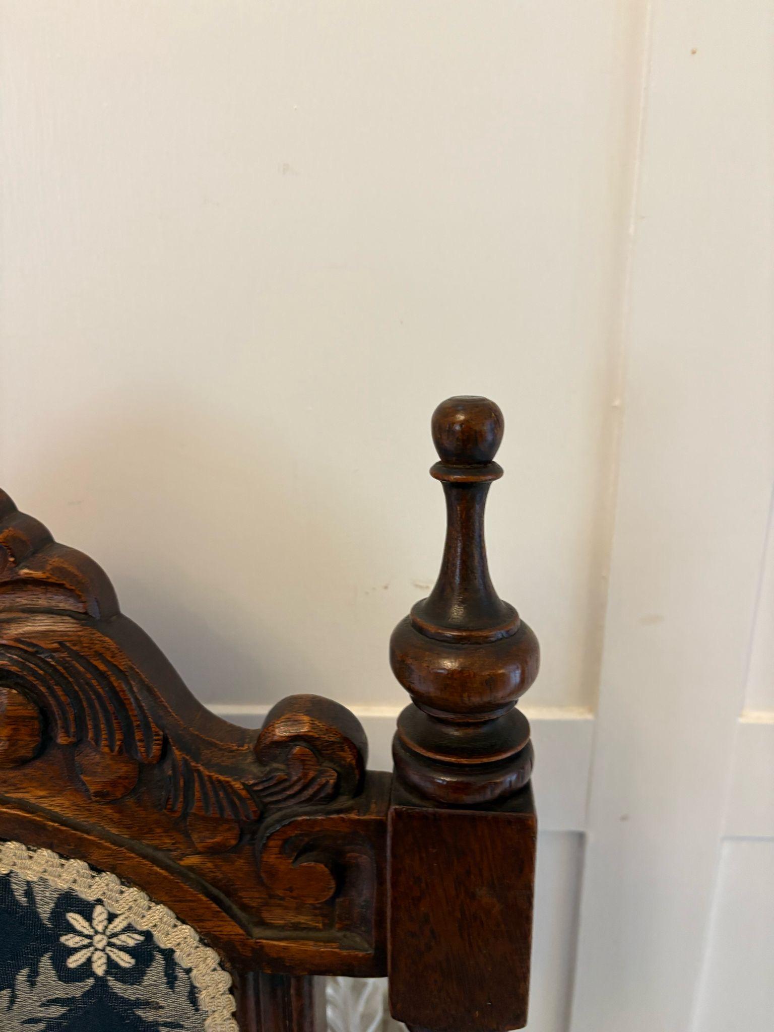Paire de chaises d'appoint/de salon en Oak Oak sculpté, de style victorien, de qualité ancienne en vente 3