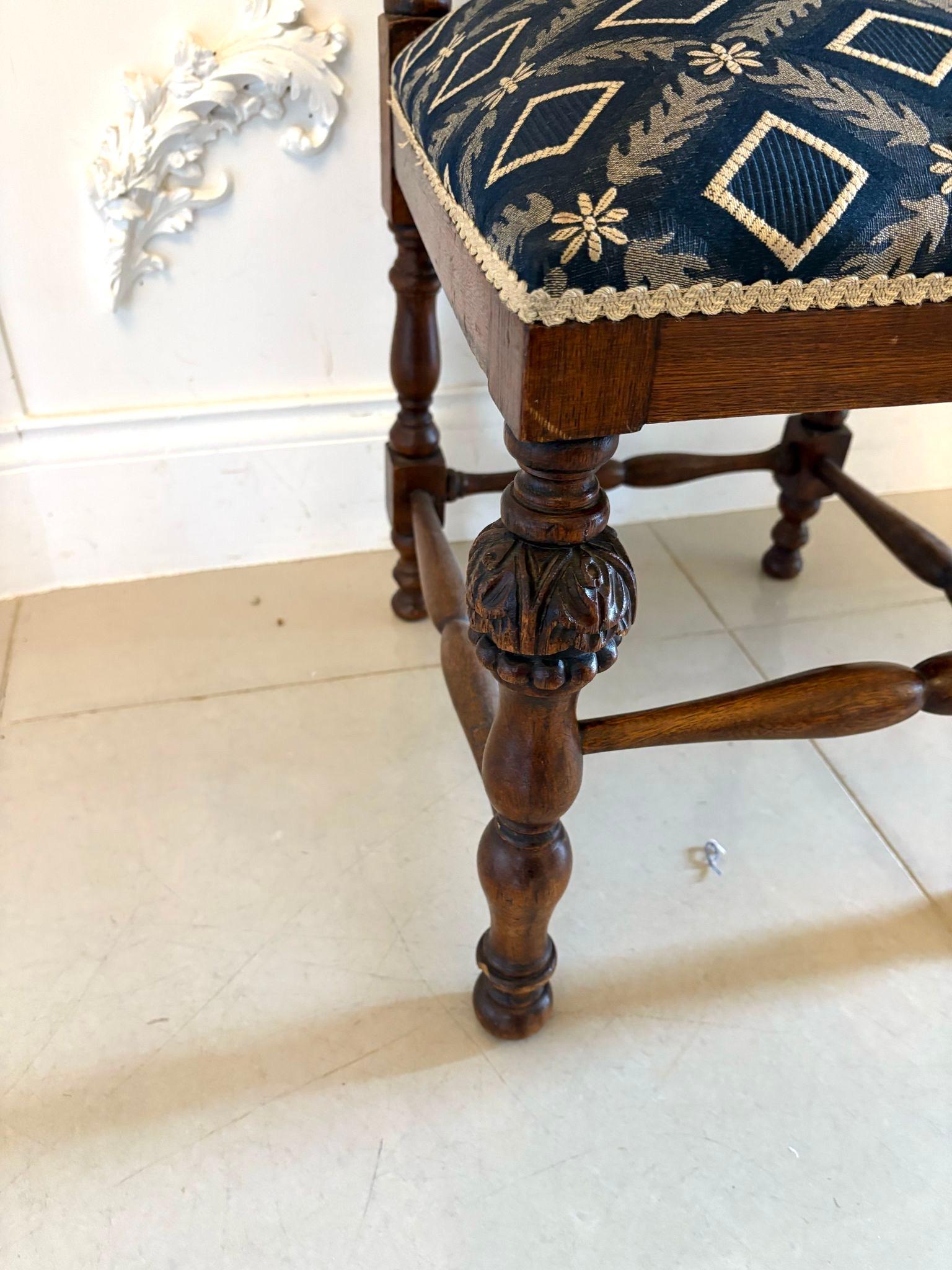 Paire de chaises d'appoint/de salon en Oak Oak sculpté, de style victorien, de qualité ancienne en vente 4