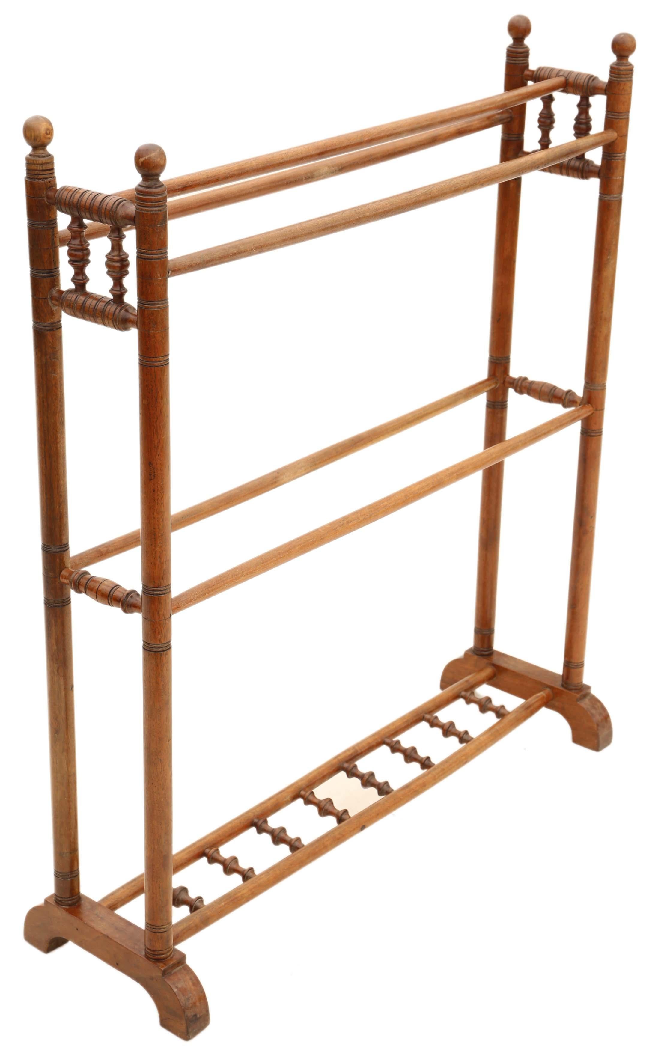 Antique quality Victorian circa 1890 walnut towel rail stand.

This item is solid and strong, with no loose joints.

Would look amazing in the right location!

Overall maximum dimensions:

86cm W x 27cm D x 97cm H.

In very good antique