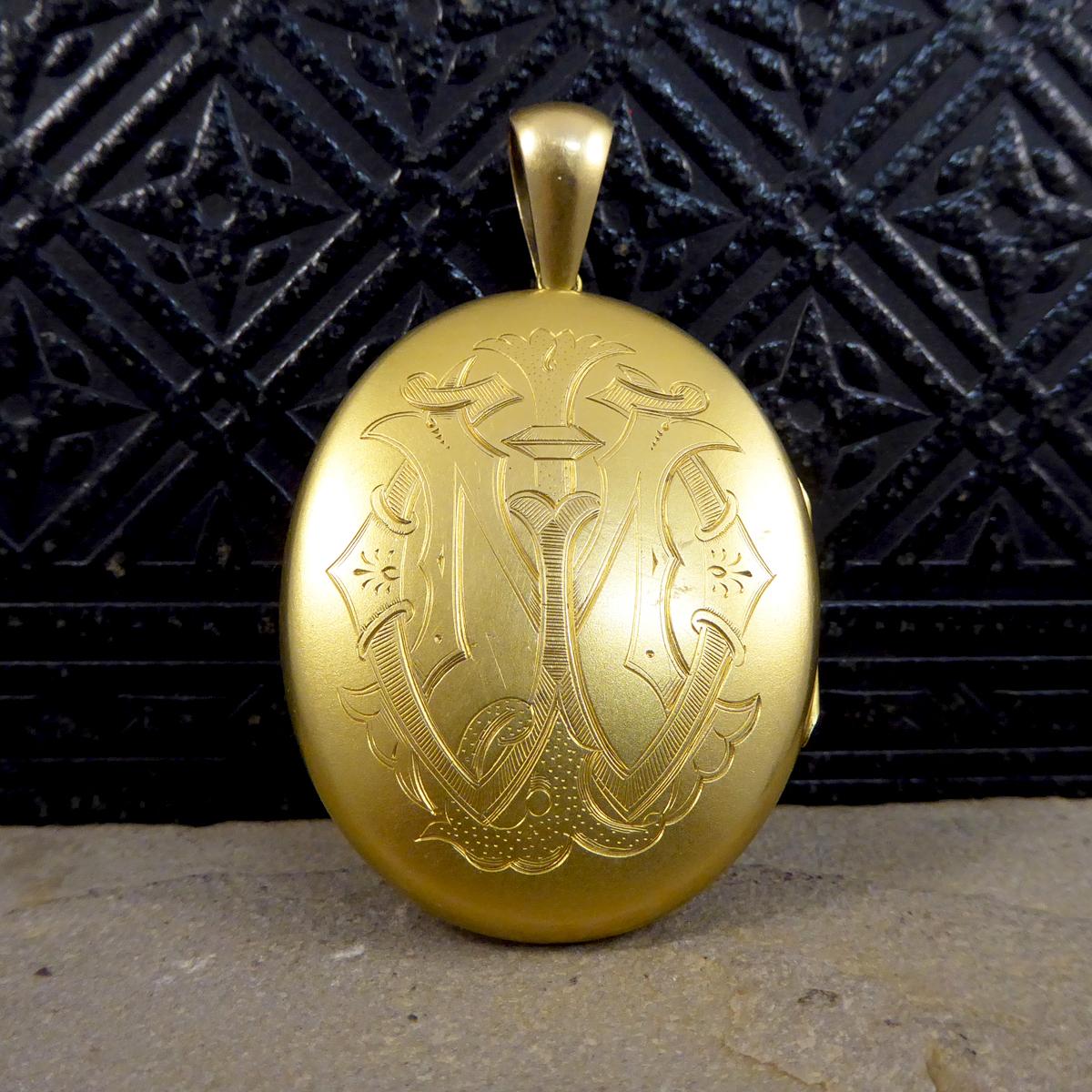 Women's or Men's Antique Quality Victorian in Memory of Initialed Locket in 15 Carat Yellow Gold