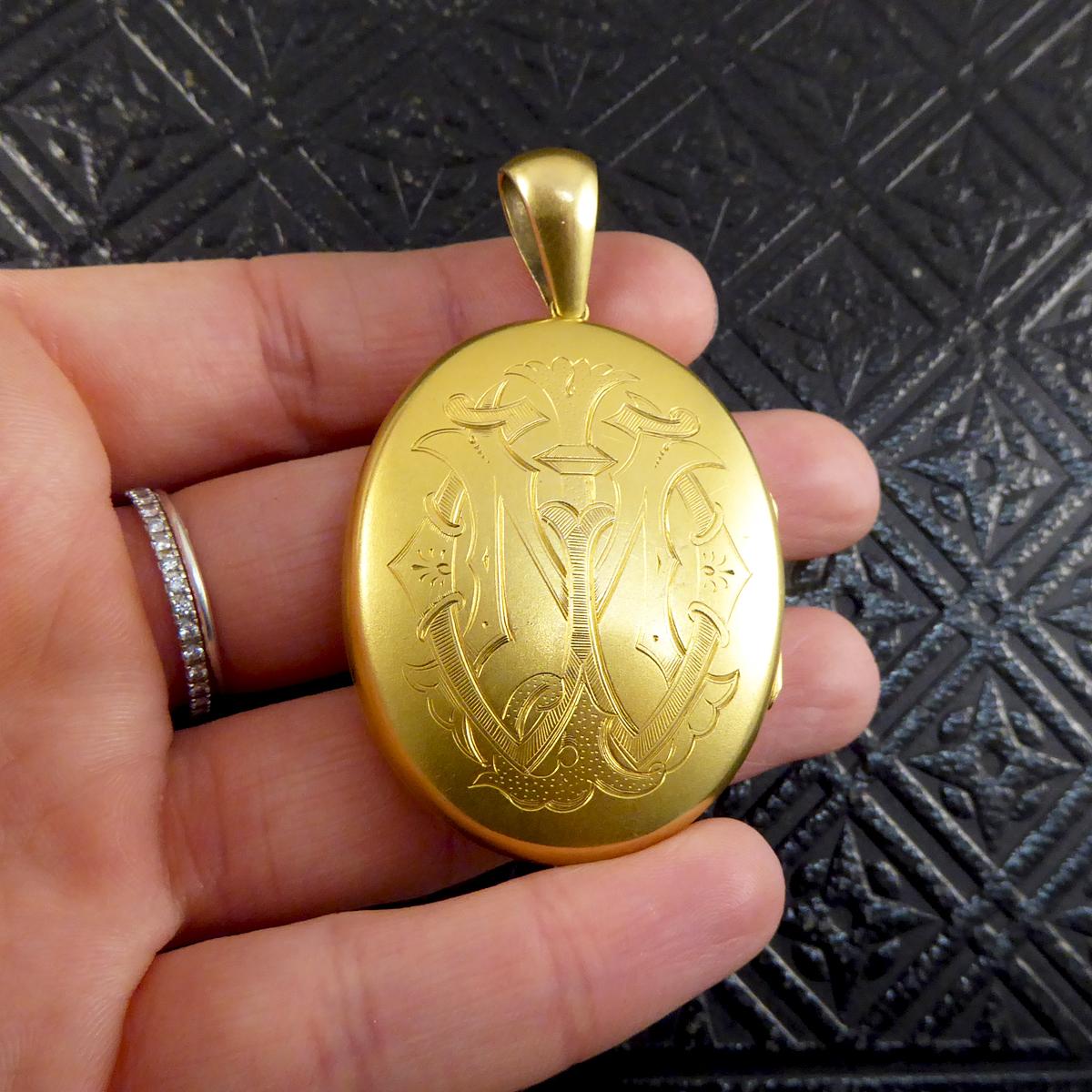 Antique Quality Victorian in Memory of Initialed Locket in 15 Carat Yellow Gold 2