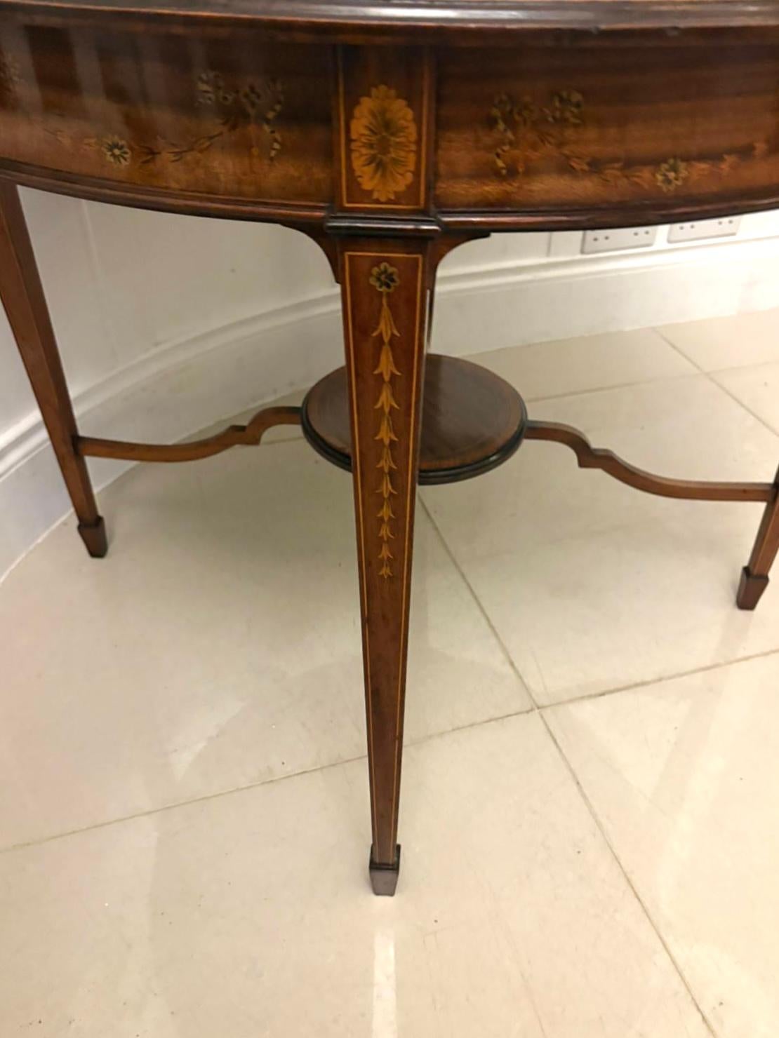 Table centrale victorienne en acajou marqueté de qualité ancienne en vente 3