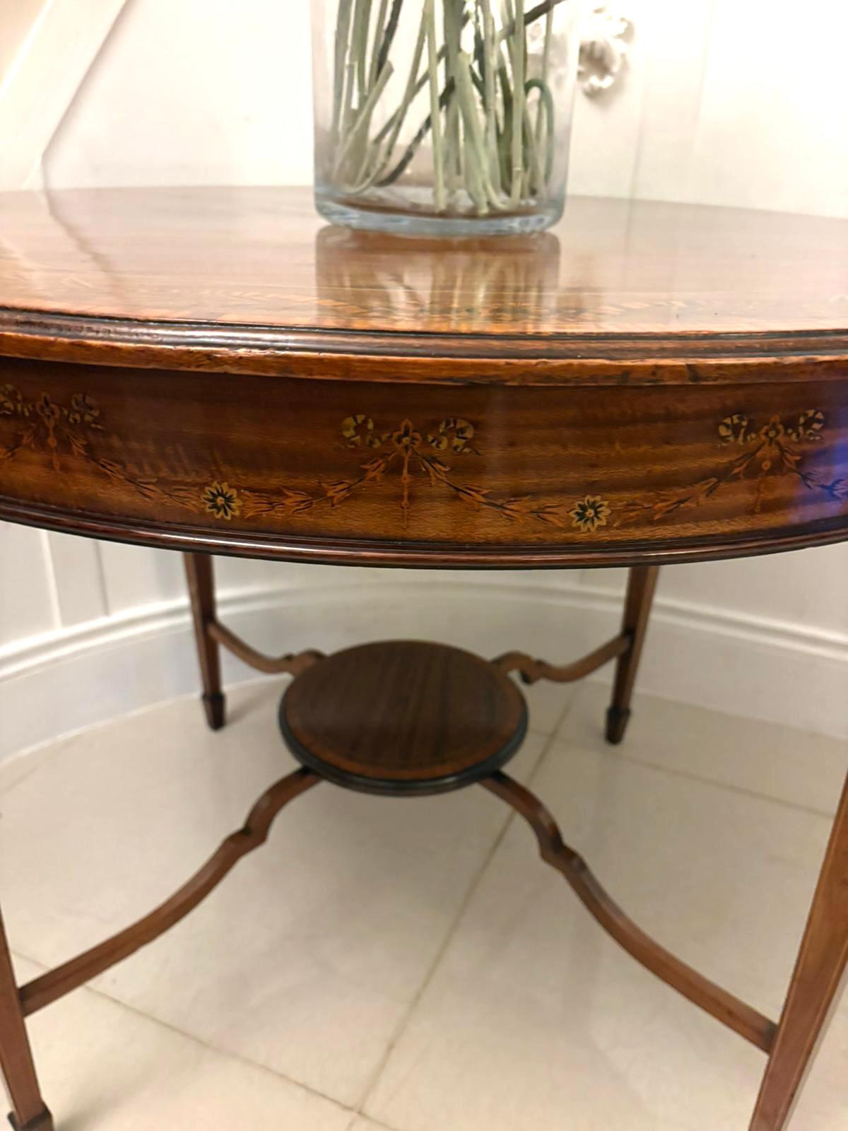 Anglais Table centrale victorienne en acajou marqueté de qualité ancienne en vente