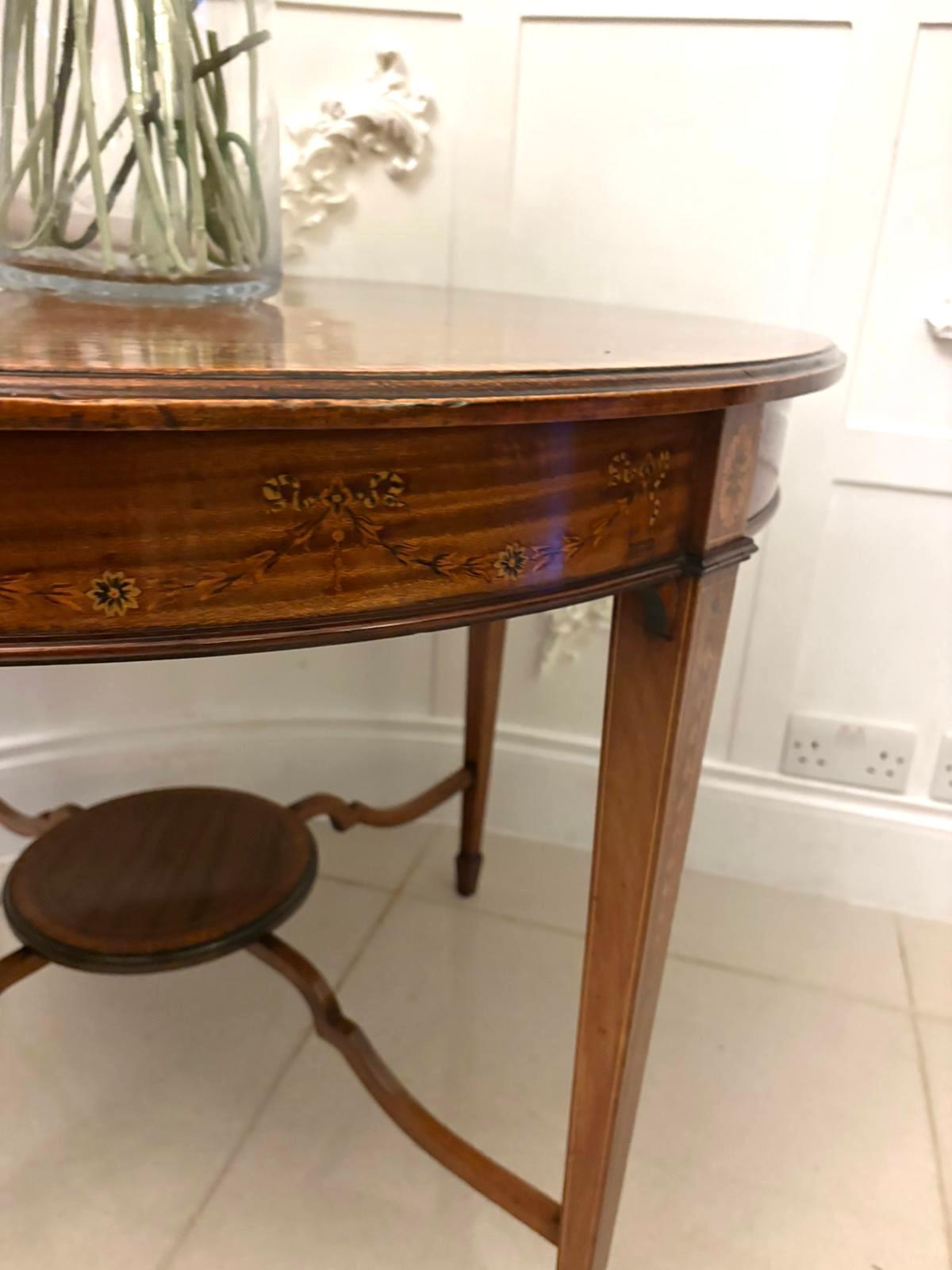 Incrusté Table centrale victorienne en acajou marqueté de qualité ancienne en vente