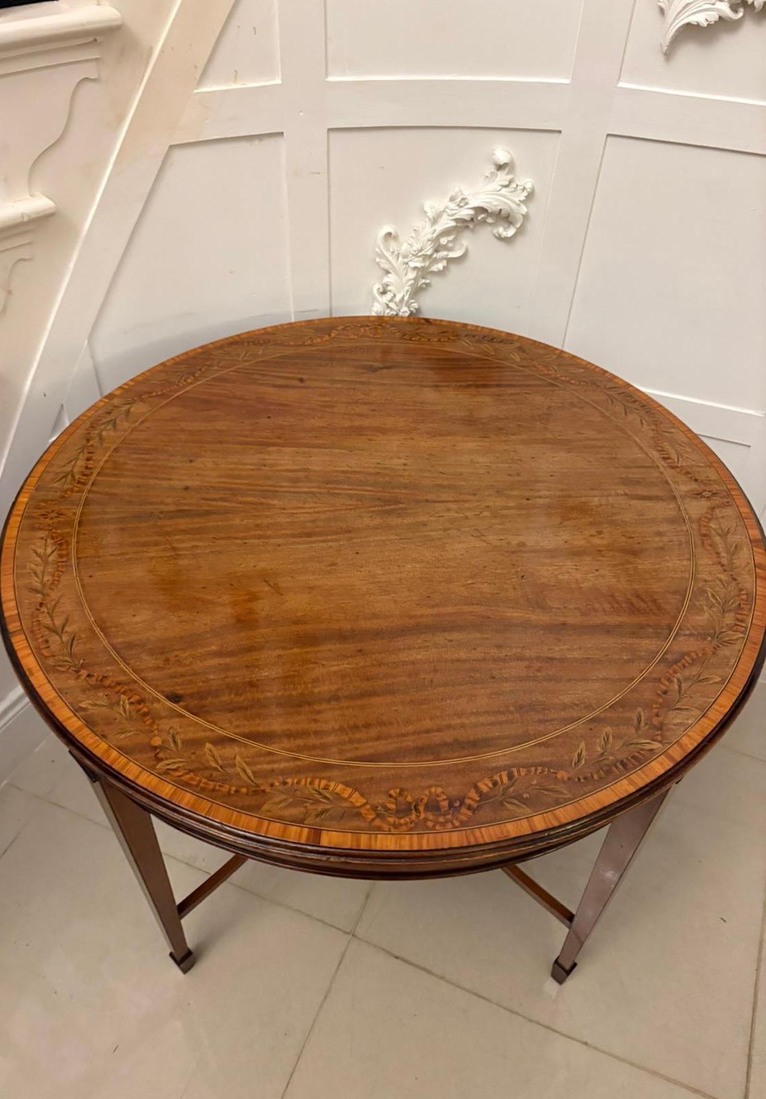 XIXe siècle Table centrale victorienne en acajou marqueté de qualité ancienne en vente