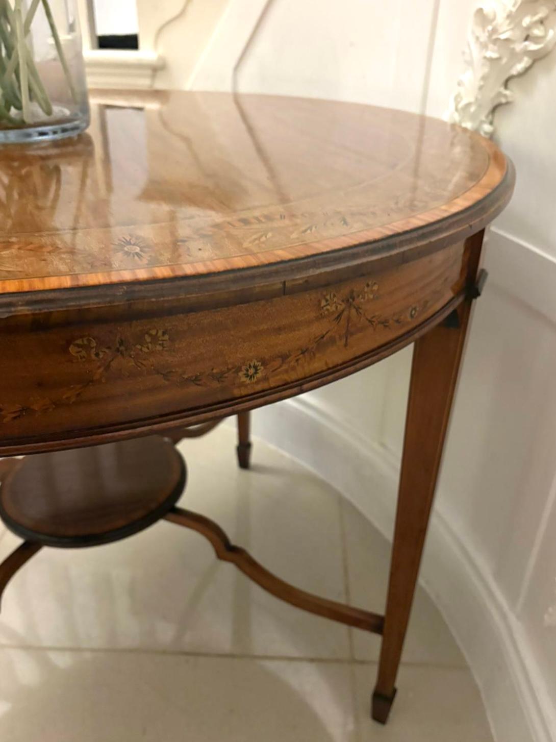 Table centrale victorienne en acajou marqueté de qualité ancienne en vente 1