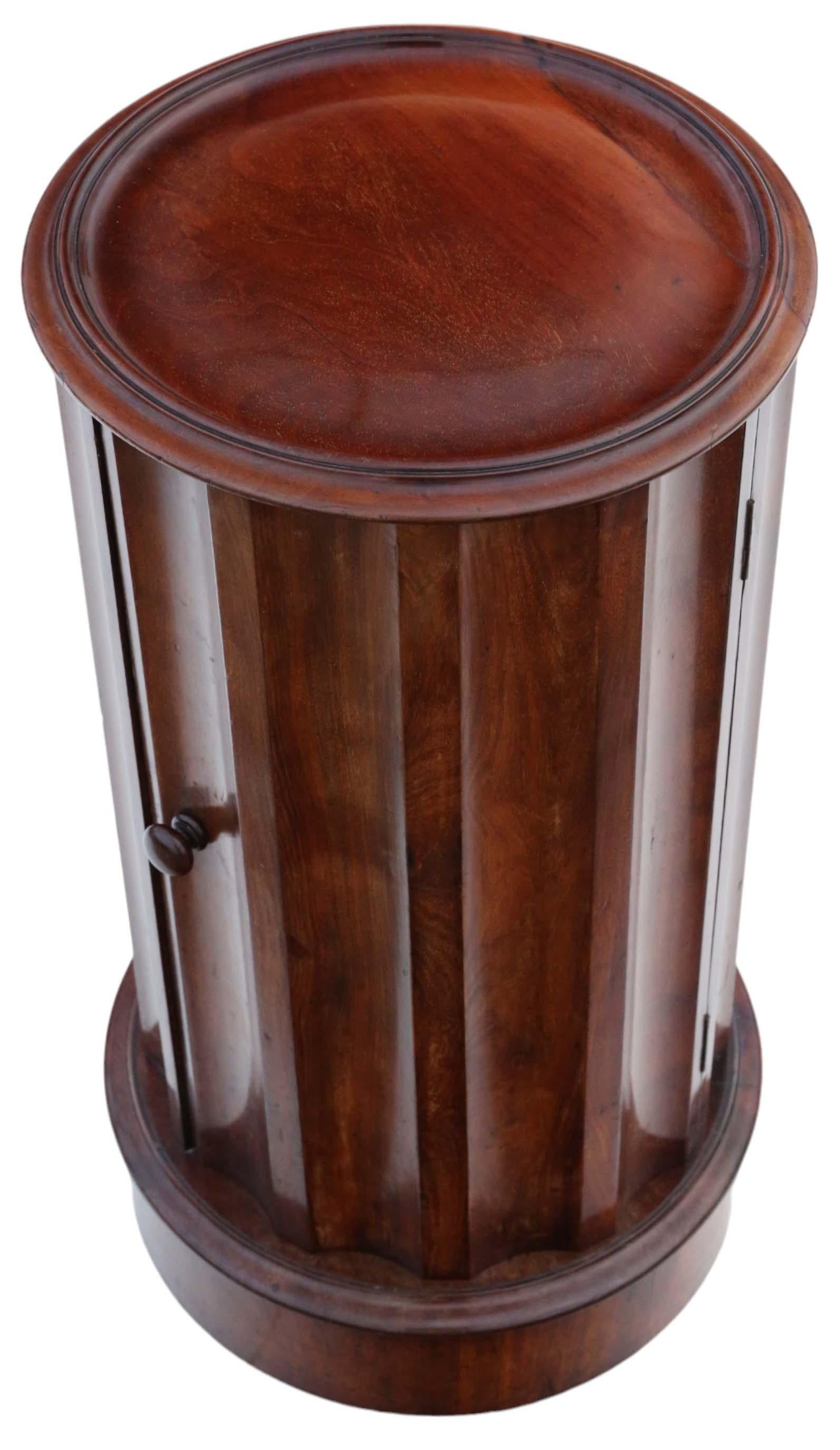 Antique quality Victorian mahogany fluted cylinder bedside table cupboard cabine In Good Condition For Sale In Wisbech, Cambridgeshire