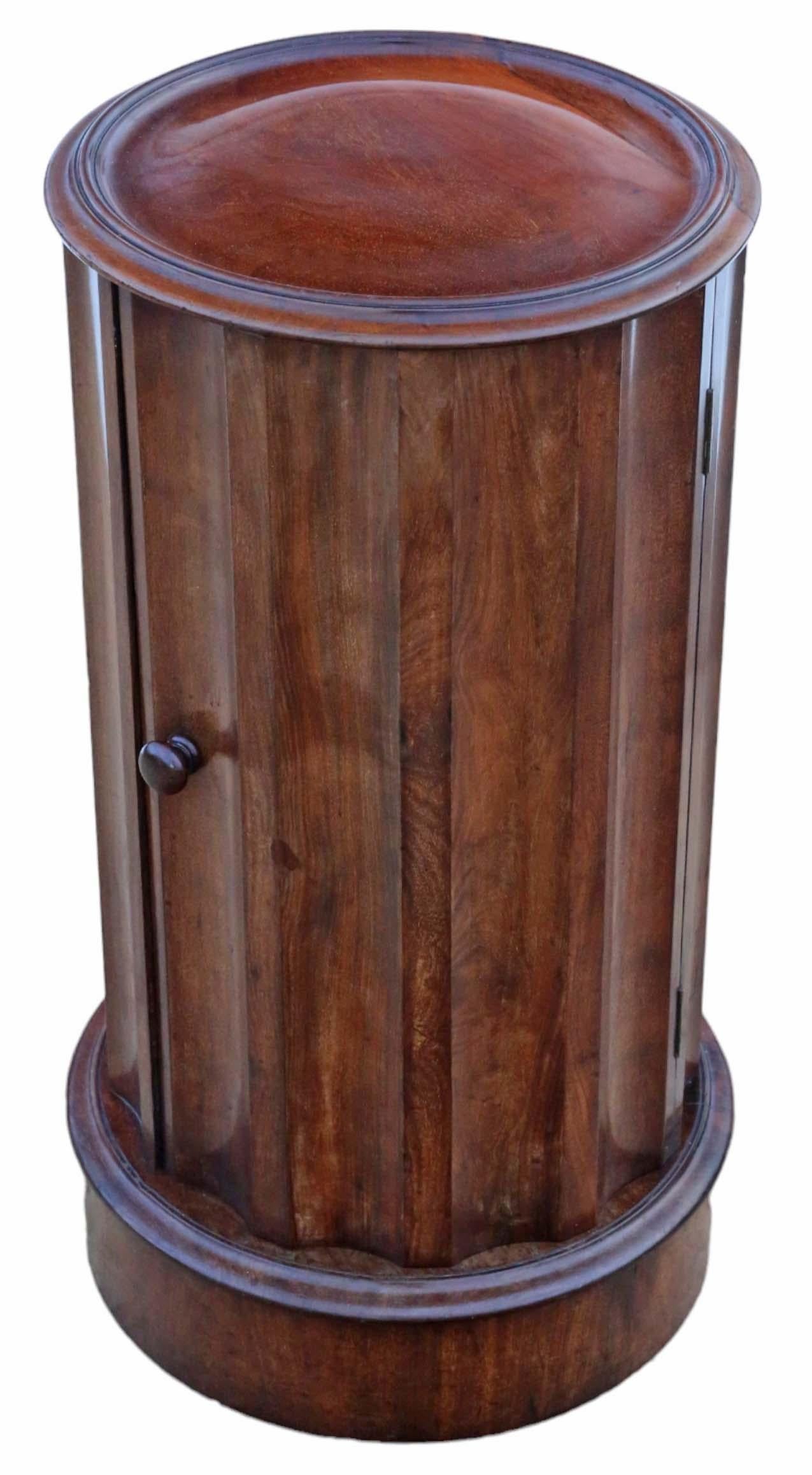 Mahogany Antique quality Victorian mahogany fluted cylinder bedside table cupboard cabine For Sale