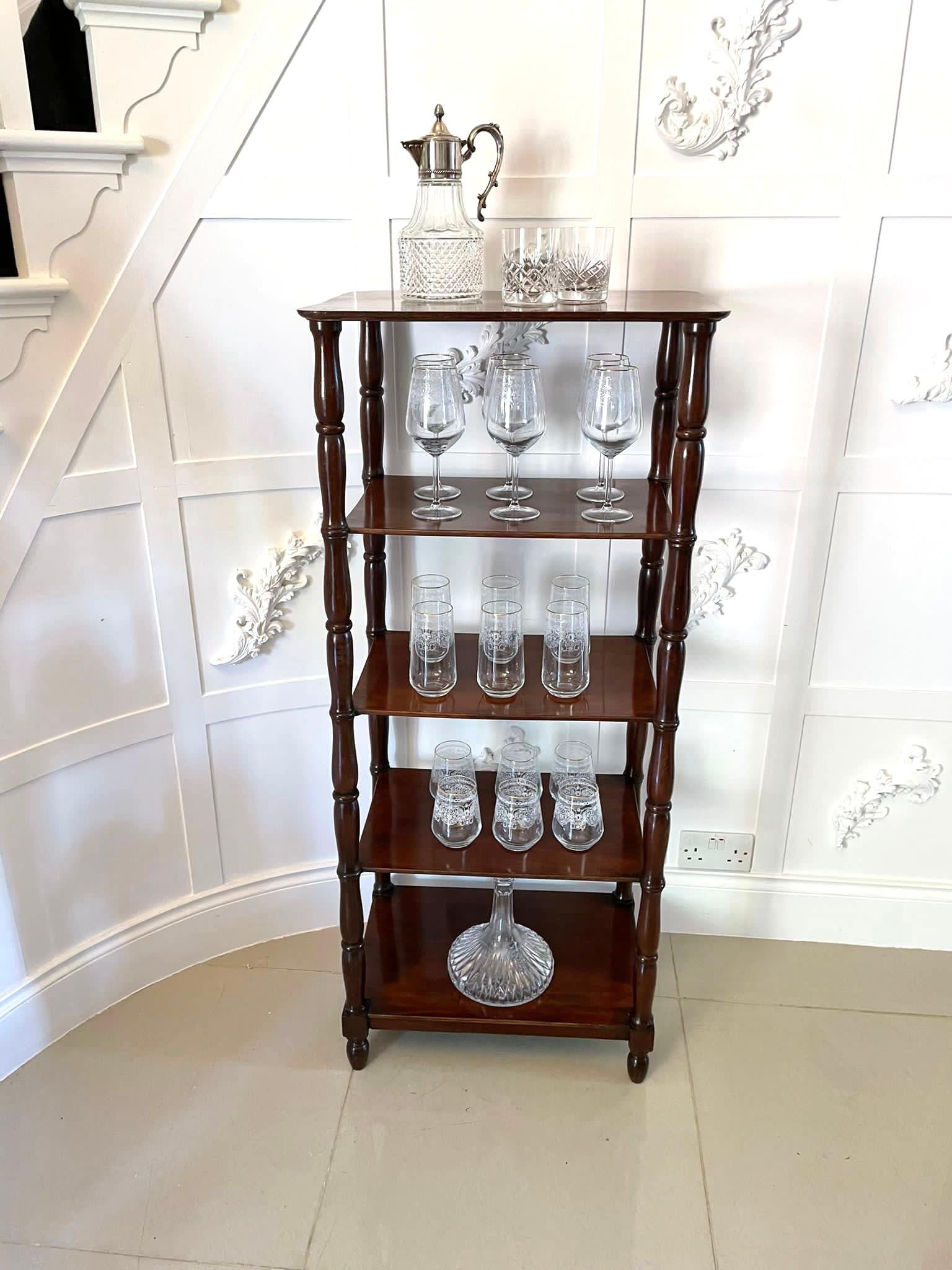 Mueble independiente de cinco niveles de caoba de calidad antigua William IV Guillermo IV en venta