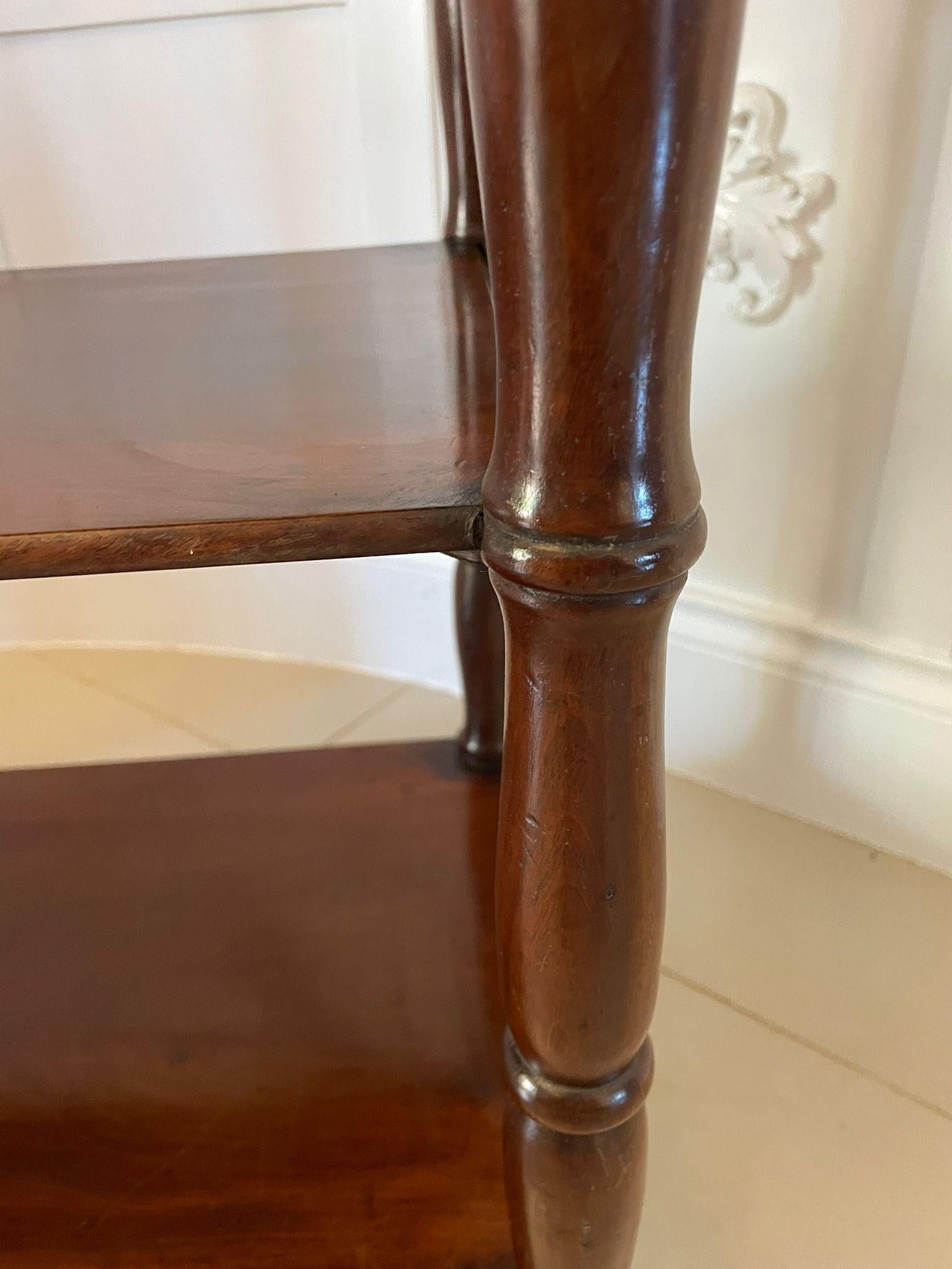 Inglese Qualità antica William IV Mahogany Freestanding Five Tier Whatnot in vendita