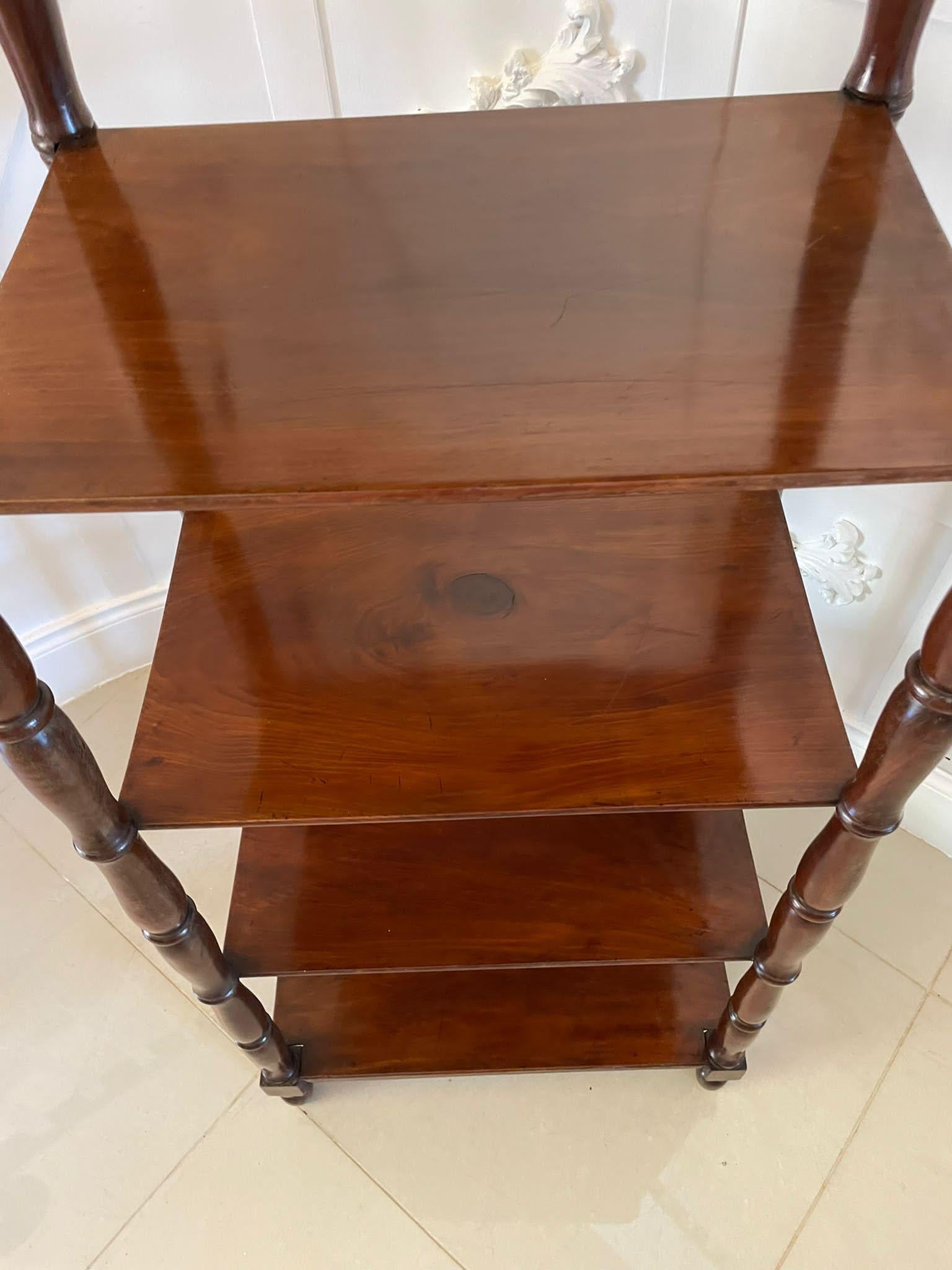 Qualità antica William IV Mahogany Freestanding Five Tier Whatnot In condizioni buone in vendita a Suffolk, GB