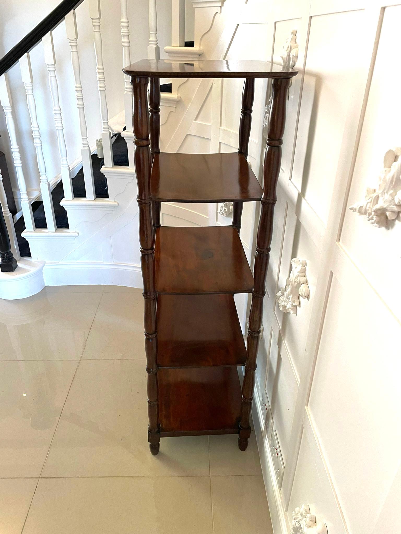 XIX secolo Qualità antica William IV Mahogany Freestanding Five Tier Whatnot in vendita