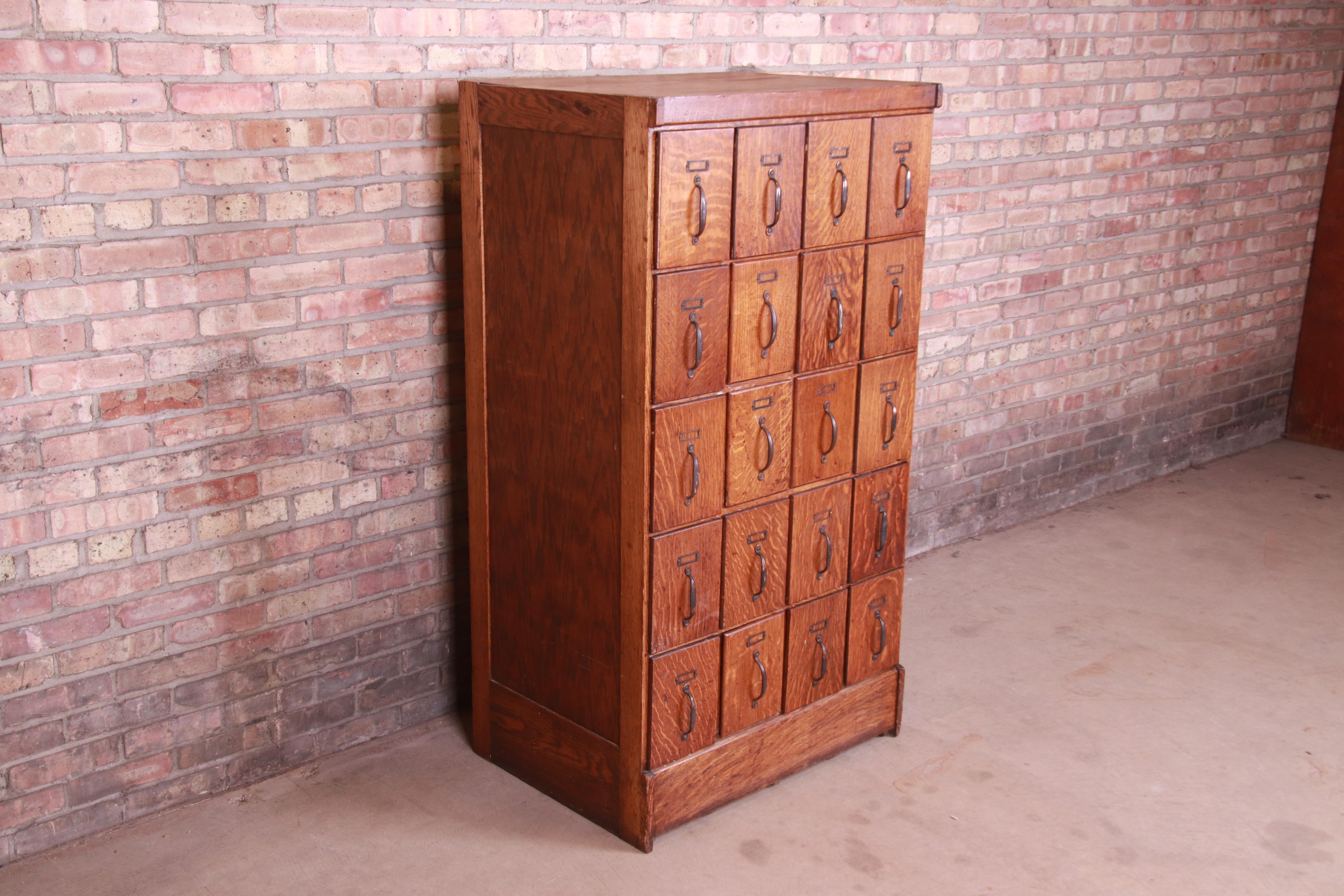Antique Quarter Sawn Oak 20-Drawer Deed Filing Cabinet, circa 1890 In Good Condition In South Bend, IN