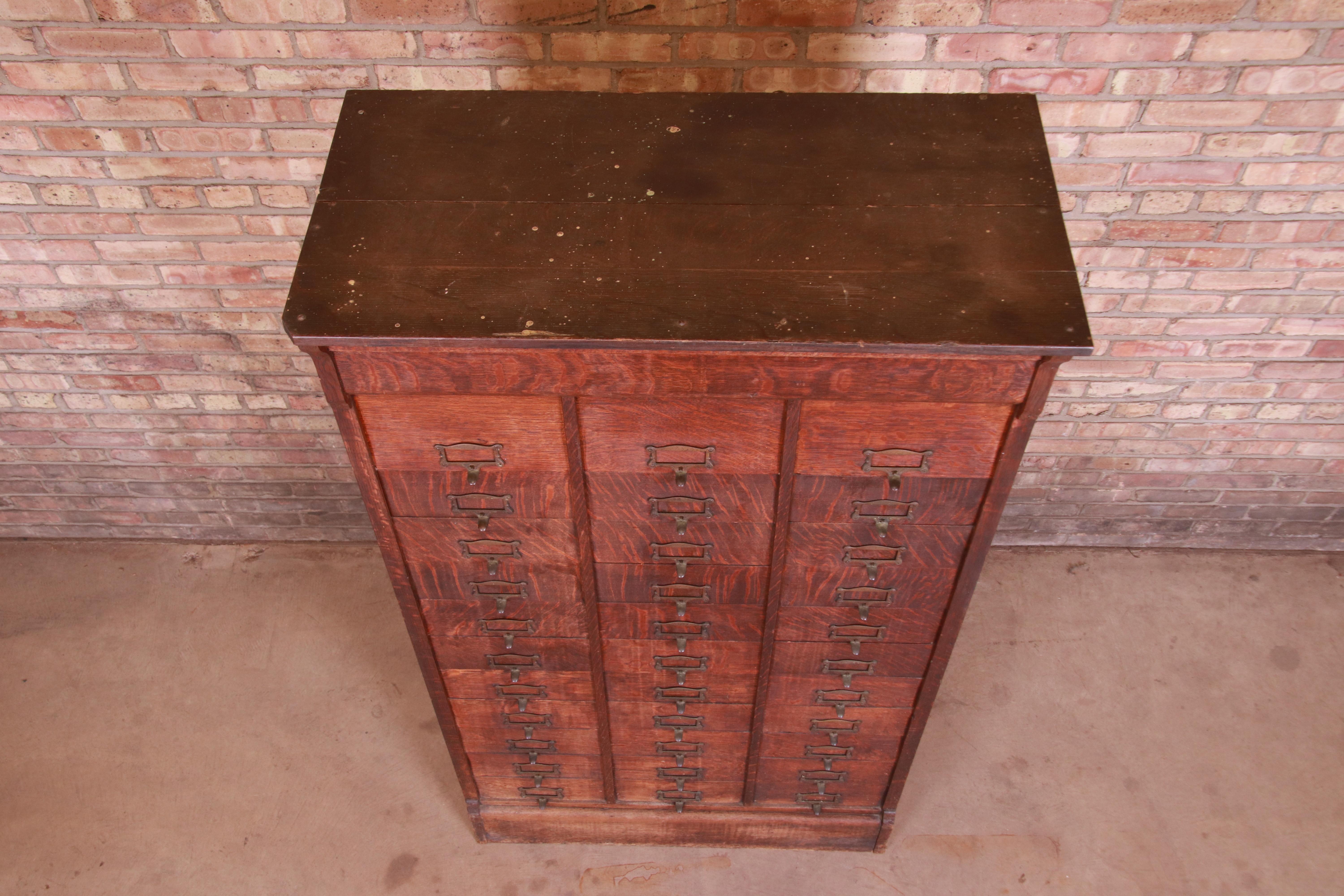 Antique Quarter Sawn Oak 33-Compartment Railroad Filing Cabinet, circa 1890 5