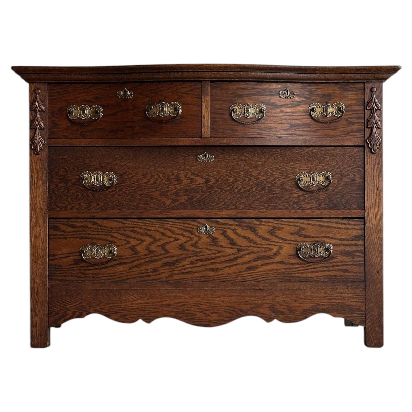 Antique Quarter-Sawn Oak Chest of Drawers with Serpentine Front
