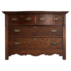 Antique Quarter-Sawn Oak Chest of Drawers with Serpentine Front