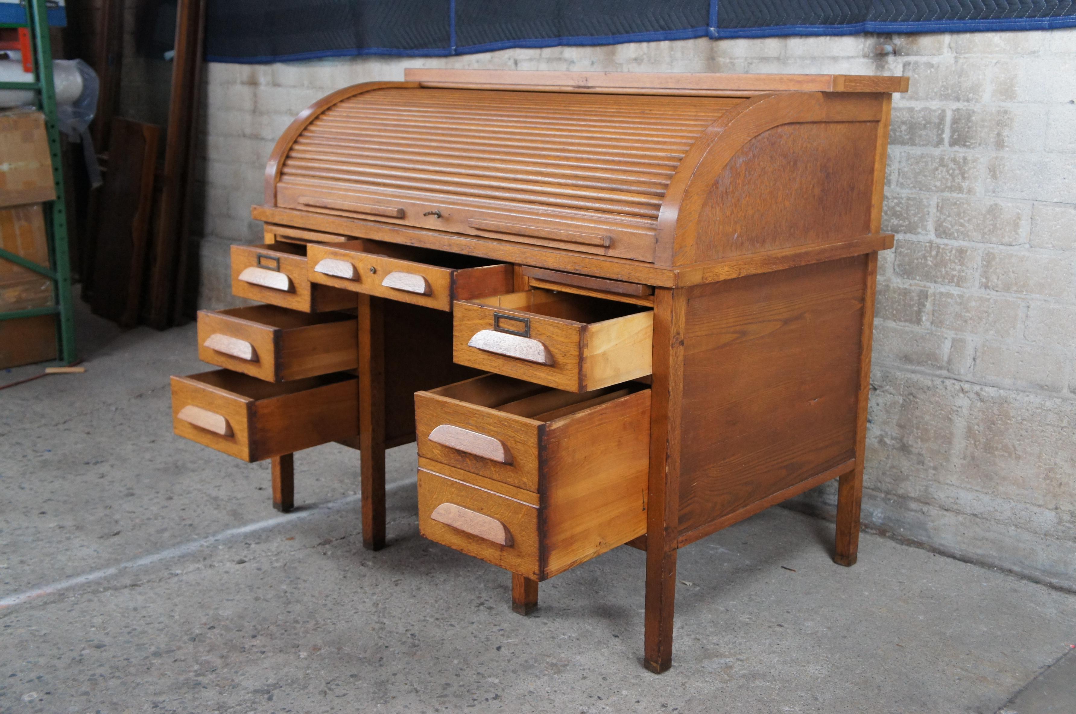 Antique Quartersawn American Oak Roll Top Tambour Secretary Bankers Desk In Good Condition In Dayton, OH