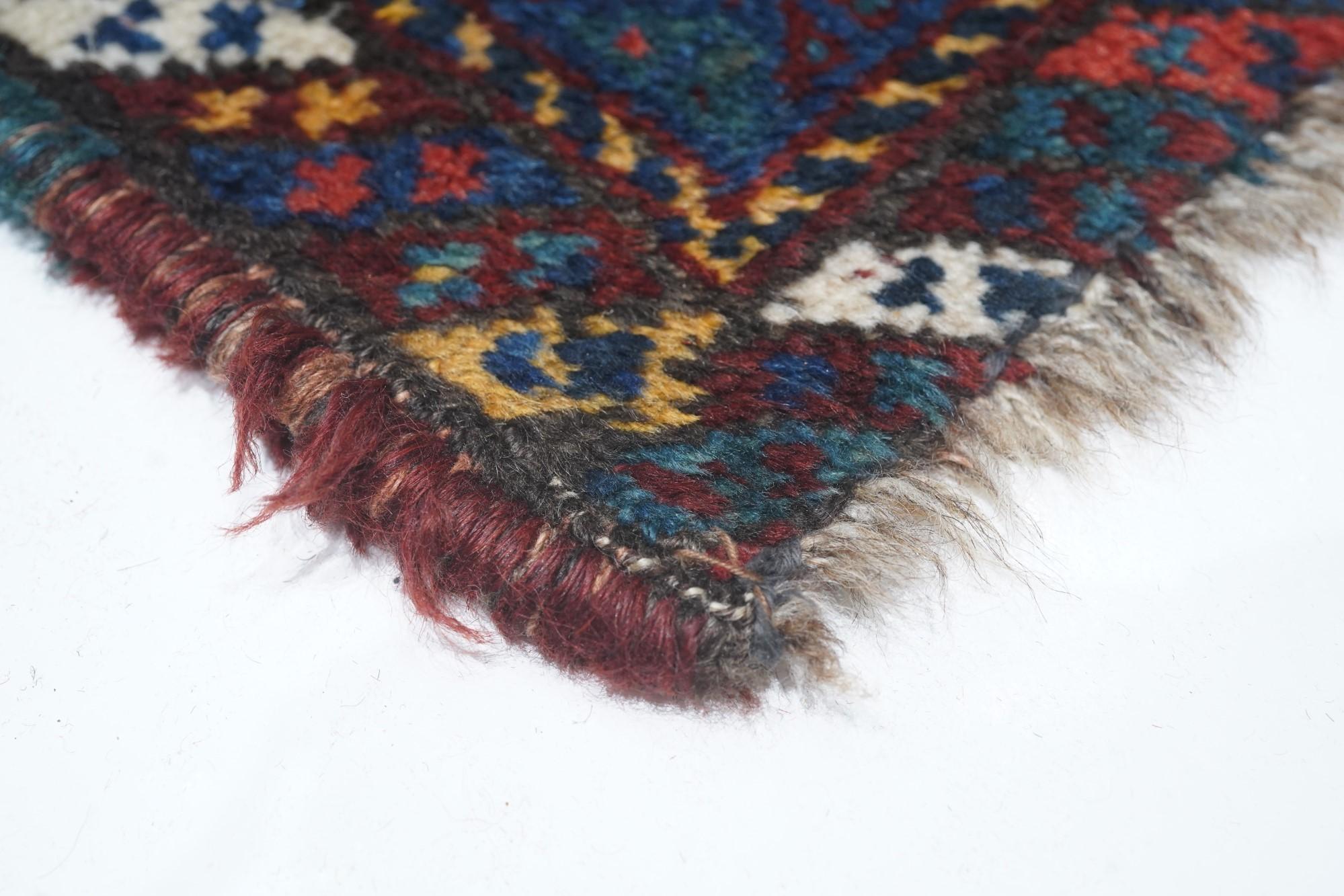 Antique Quashkai Shiraz Rug In Good Condition For Sale In New York, NY