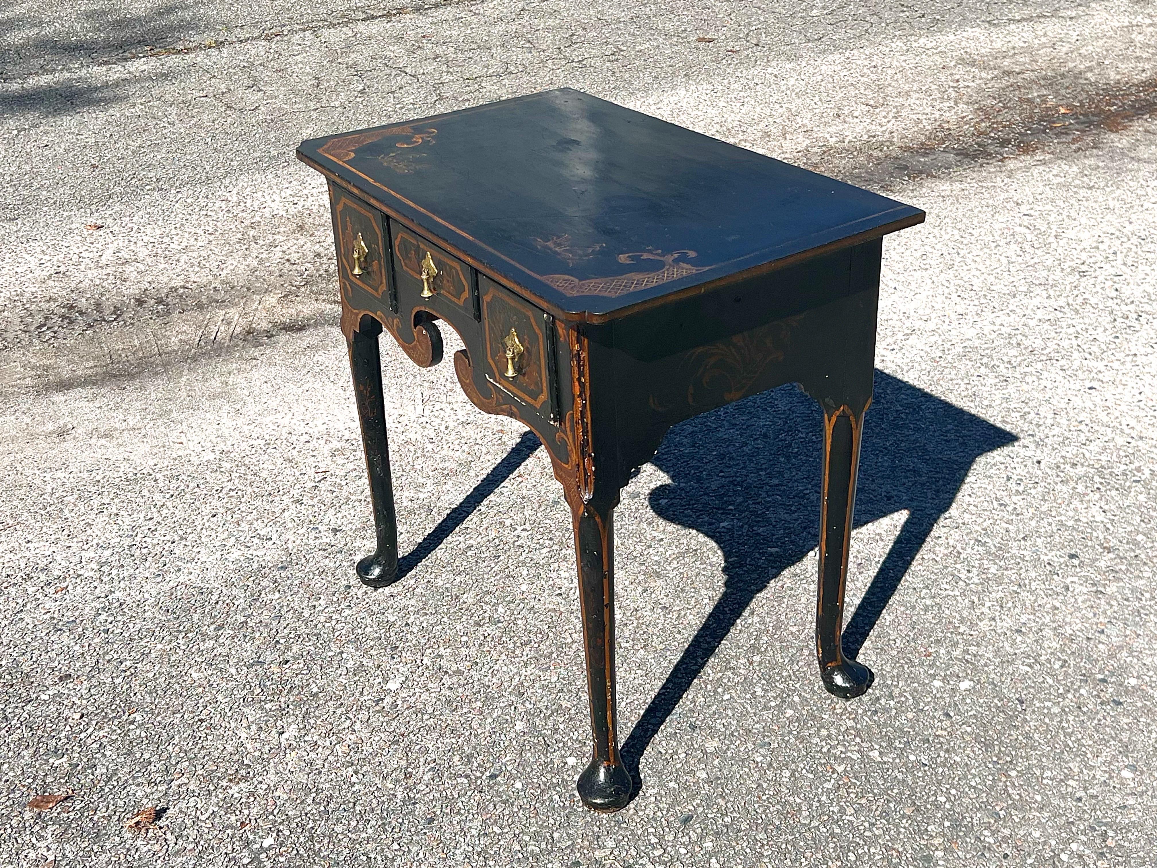 Antique Queen Anne Black Japanned entryway table In Good Condition In Charleston, SC