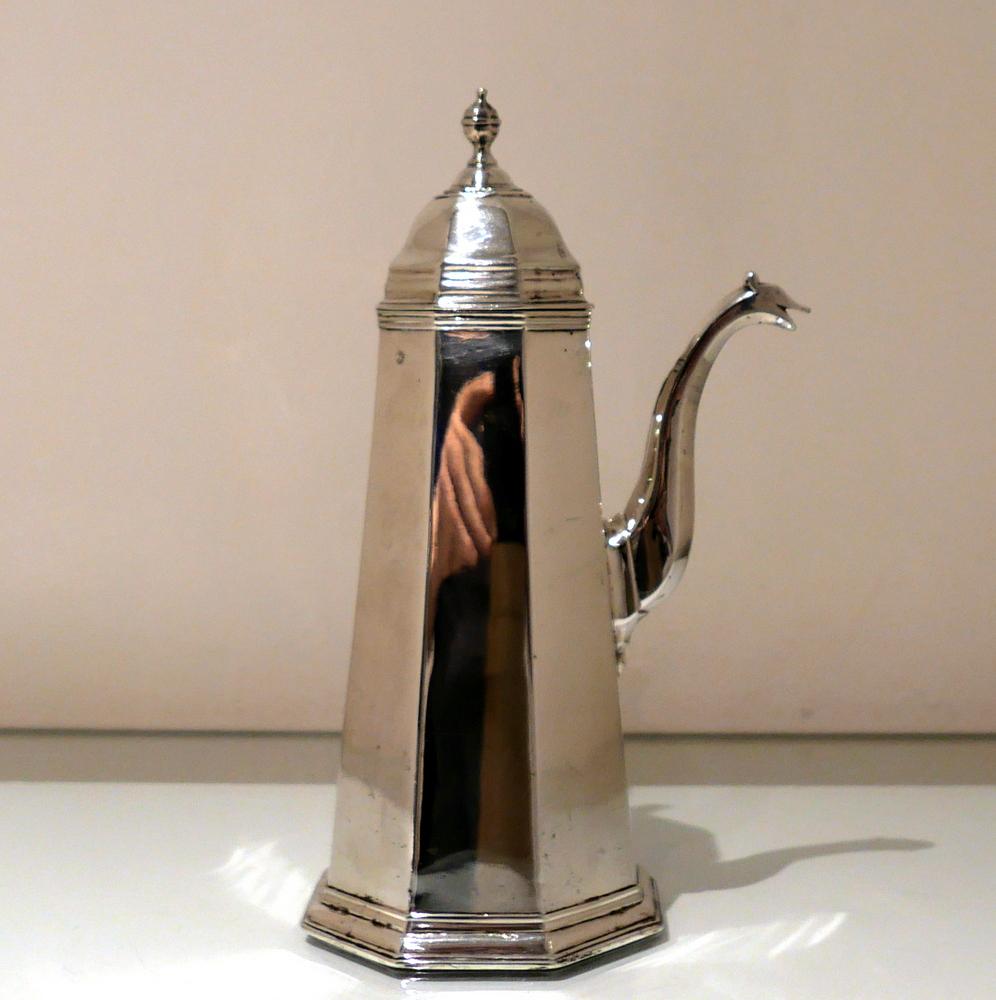 Early 18th Century Antique Queen Anne Britannia Silver Chocolate Pot London 1712 Richard Watts For Sale