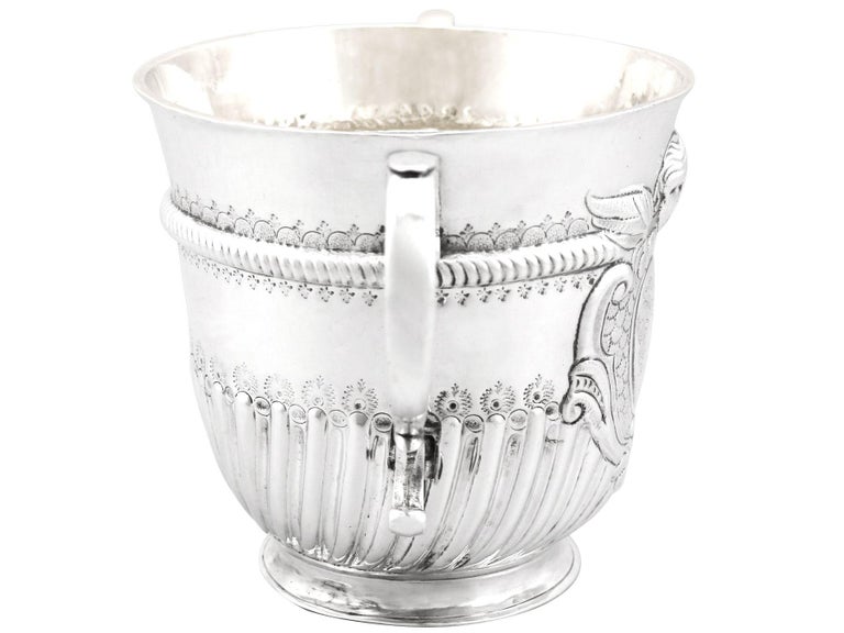 An exceptional, fine and impressive antique Queen Anne English Britannia silver porringer, an addition to our 18th century silverware collection.

This antique Queen Anne Britannia standard silver* porringer has a circular rounded form.

The