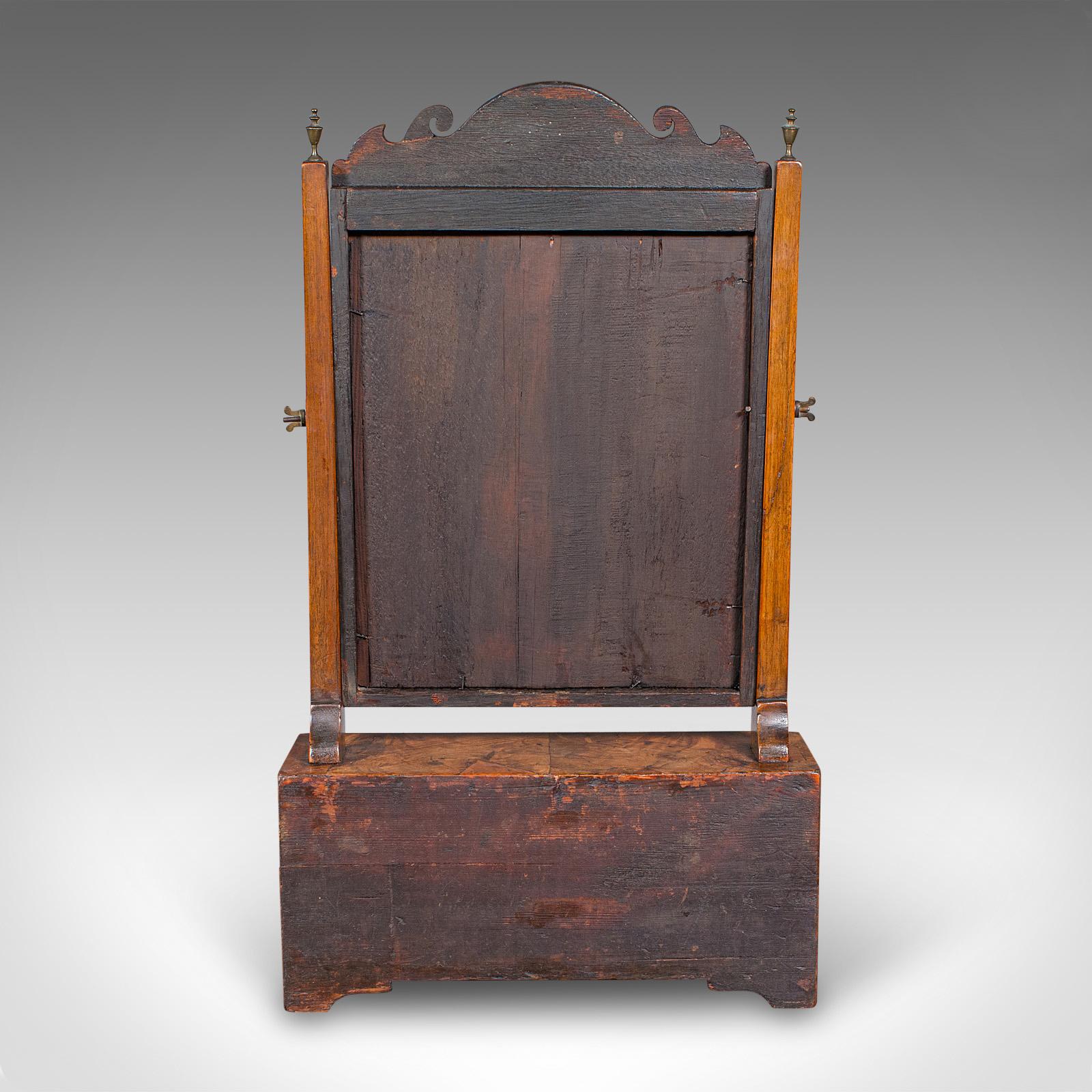Antique Mirror, specchio da ufficio Queen Anne, noce inglese, tavolino da toilette, georgiano, 1740 In condizioni buone in vendita a Hele, Devon, GB