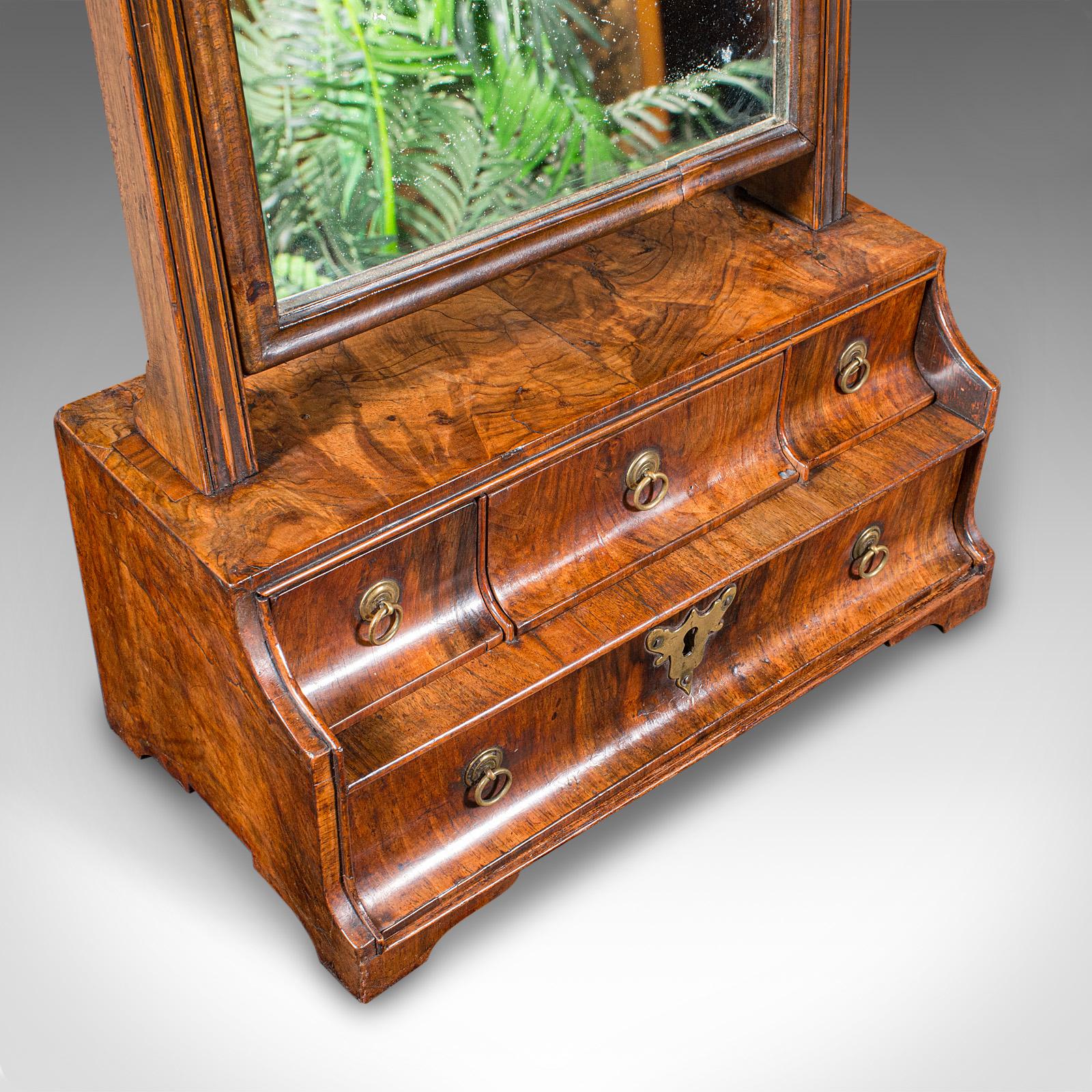 Antique Mirror, specchio da ufficio Queen Anne, noce inglese, tavolino da toilette, georgiano, 1740 in vendita 1