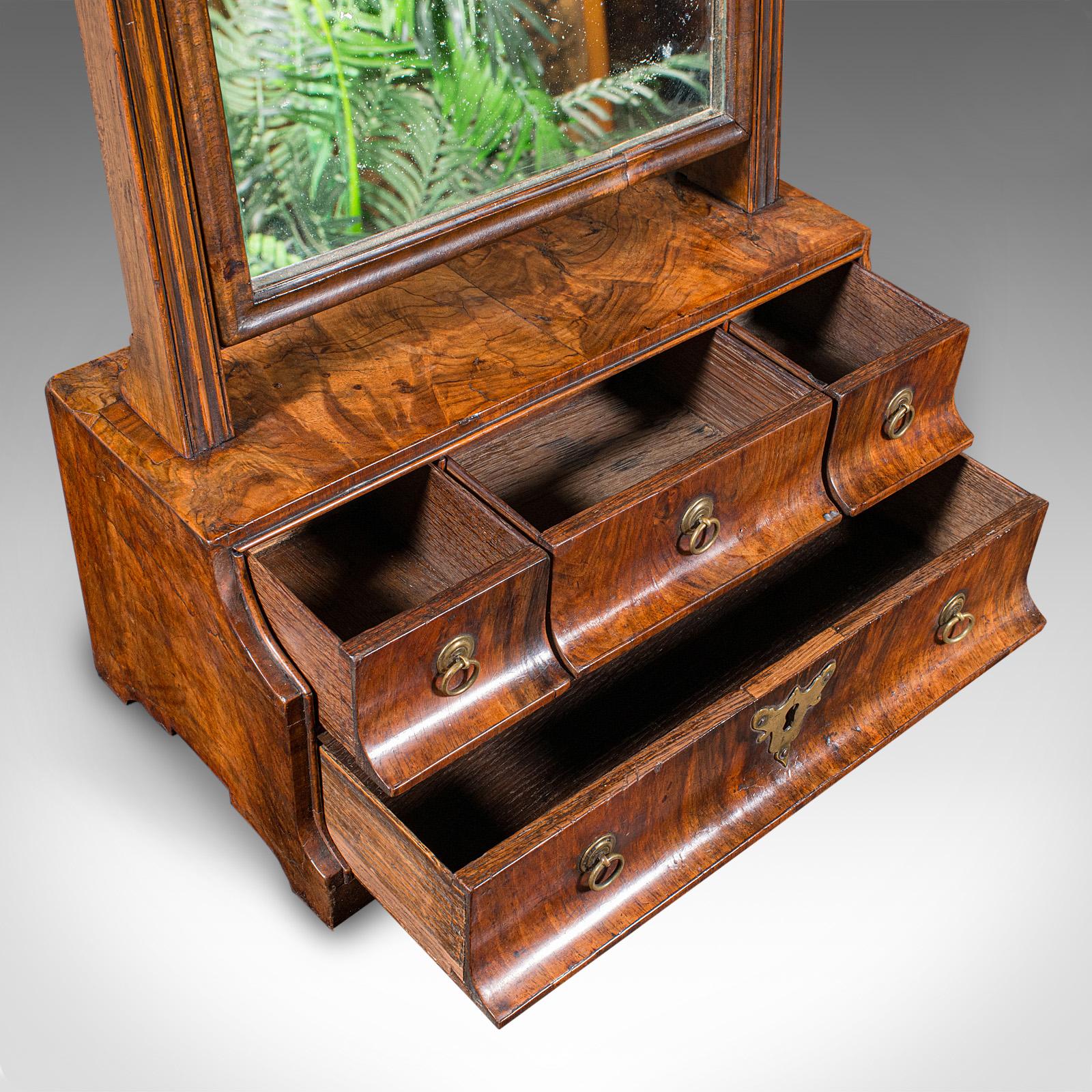 Antique Mirror, specchio da ufficio Queen Anne, noce inglese, tavolino da toilette, georgiano, 1740 in vendita 2