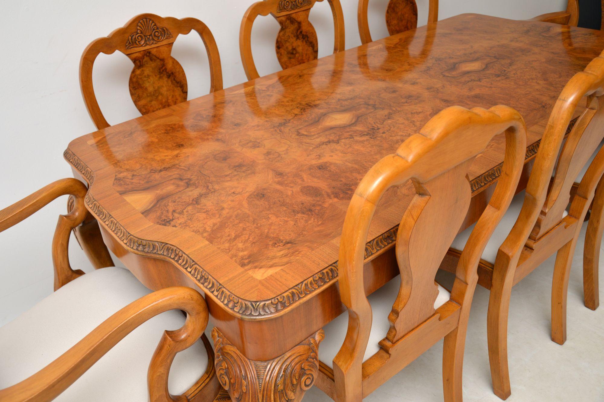Antique Queen Anne Burr Walnut Dining Table and 8 Chairs In Good Condition In London, GB