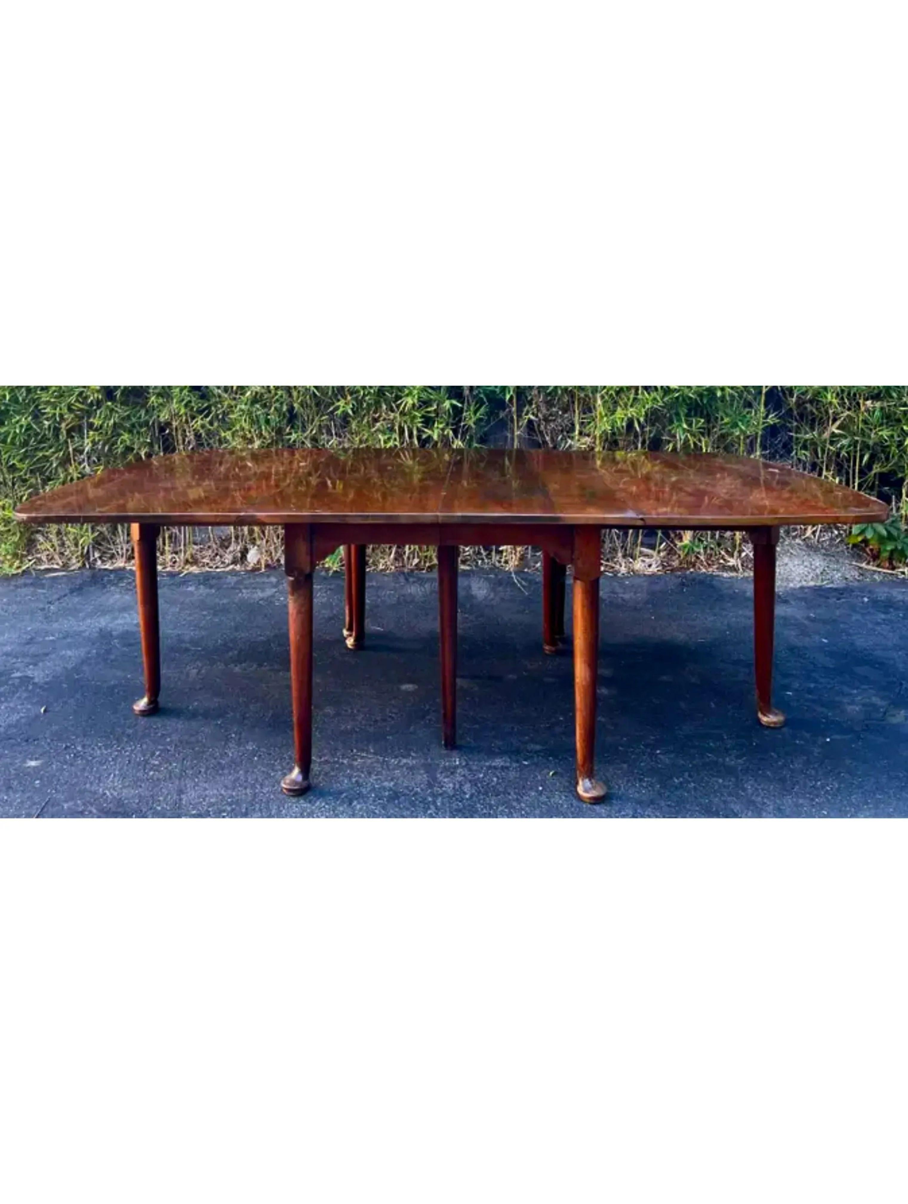 Antique Queen Anne Drop Leaf Gate Leg Dining Table, 18th Century In Good Condition For Sale In LOS ANGELES, CA