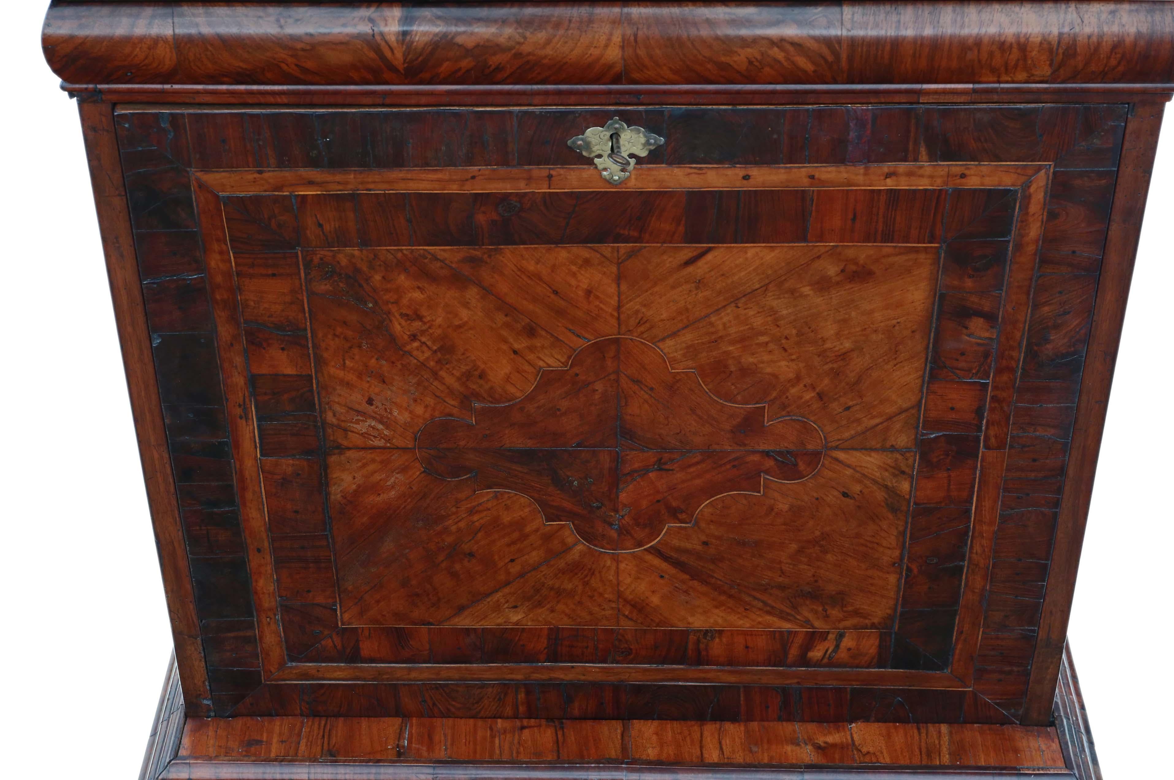 Ancien bureau Escritoire en ronce de noyer incrustée Queen Anne début 18ème siècle en vente 2