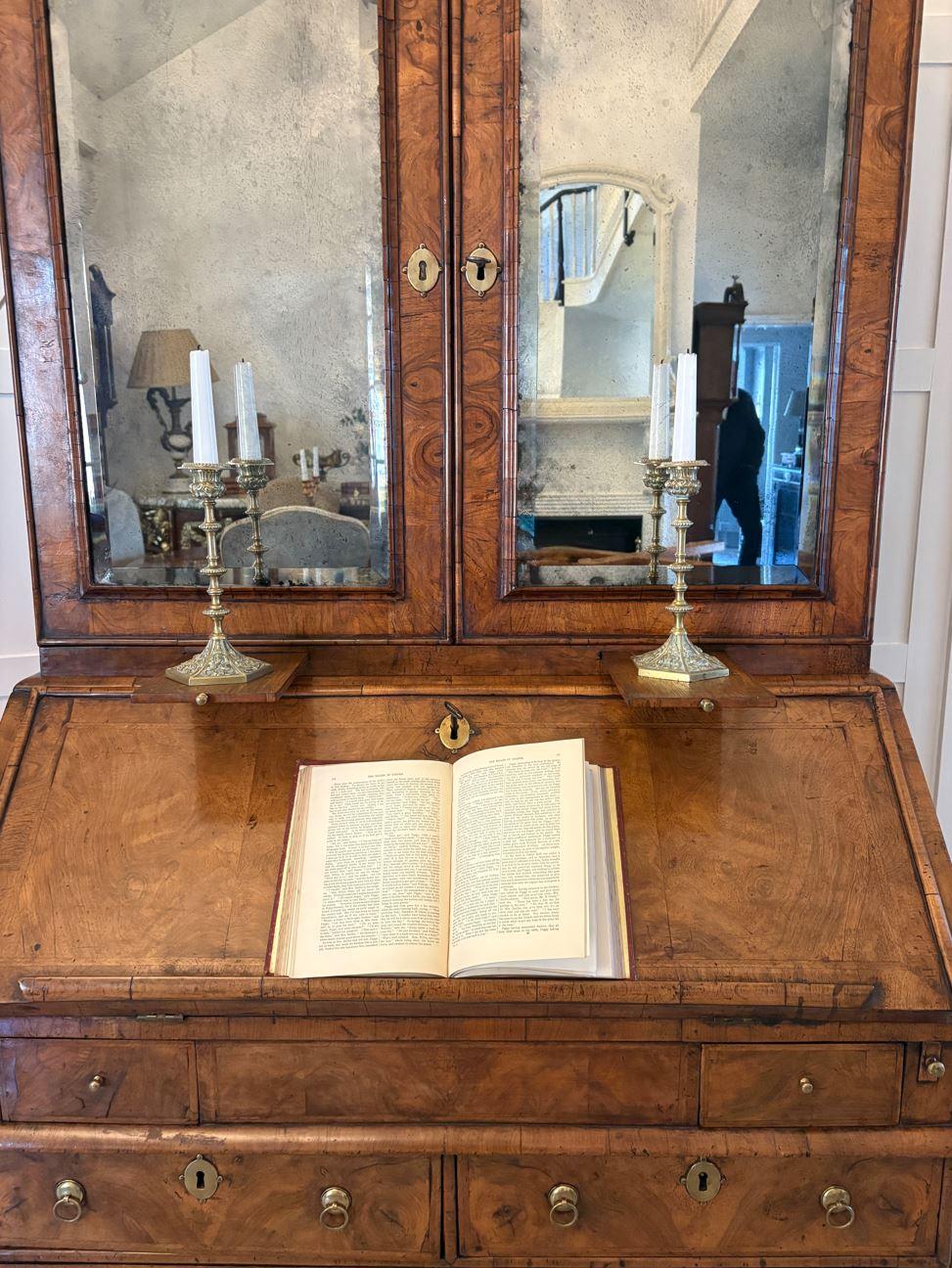 Antique Queen Anne Fantastic Quality Burr Walnut & Featherbanded Bureau Bookcase For Sale 6