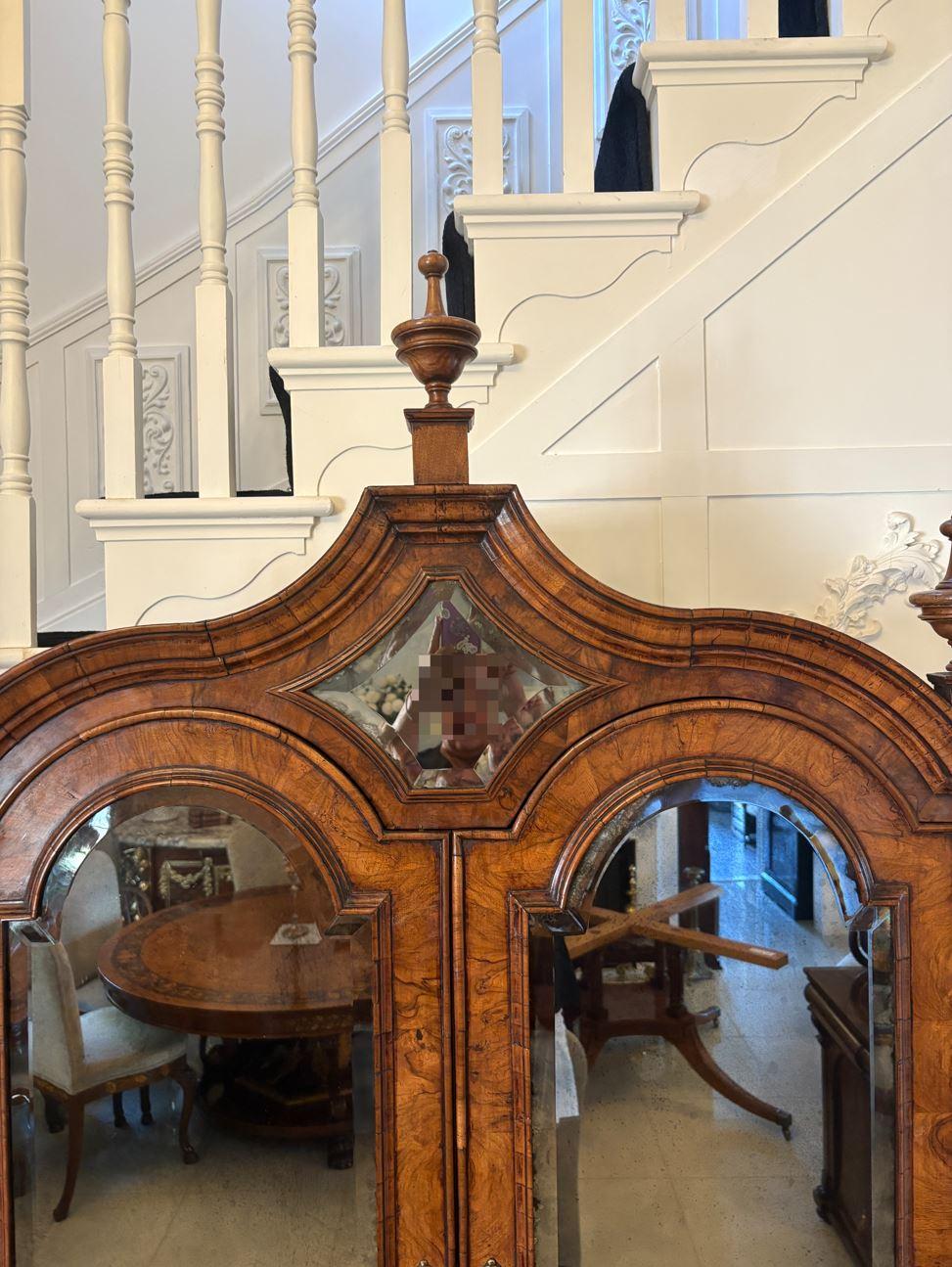 Antique Queen Anne Fantastic Quality Burr Walnut & Featherbanded Bureau Bookcase For Sale 4