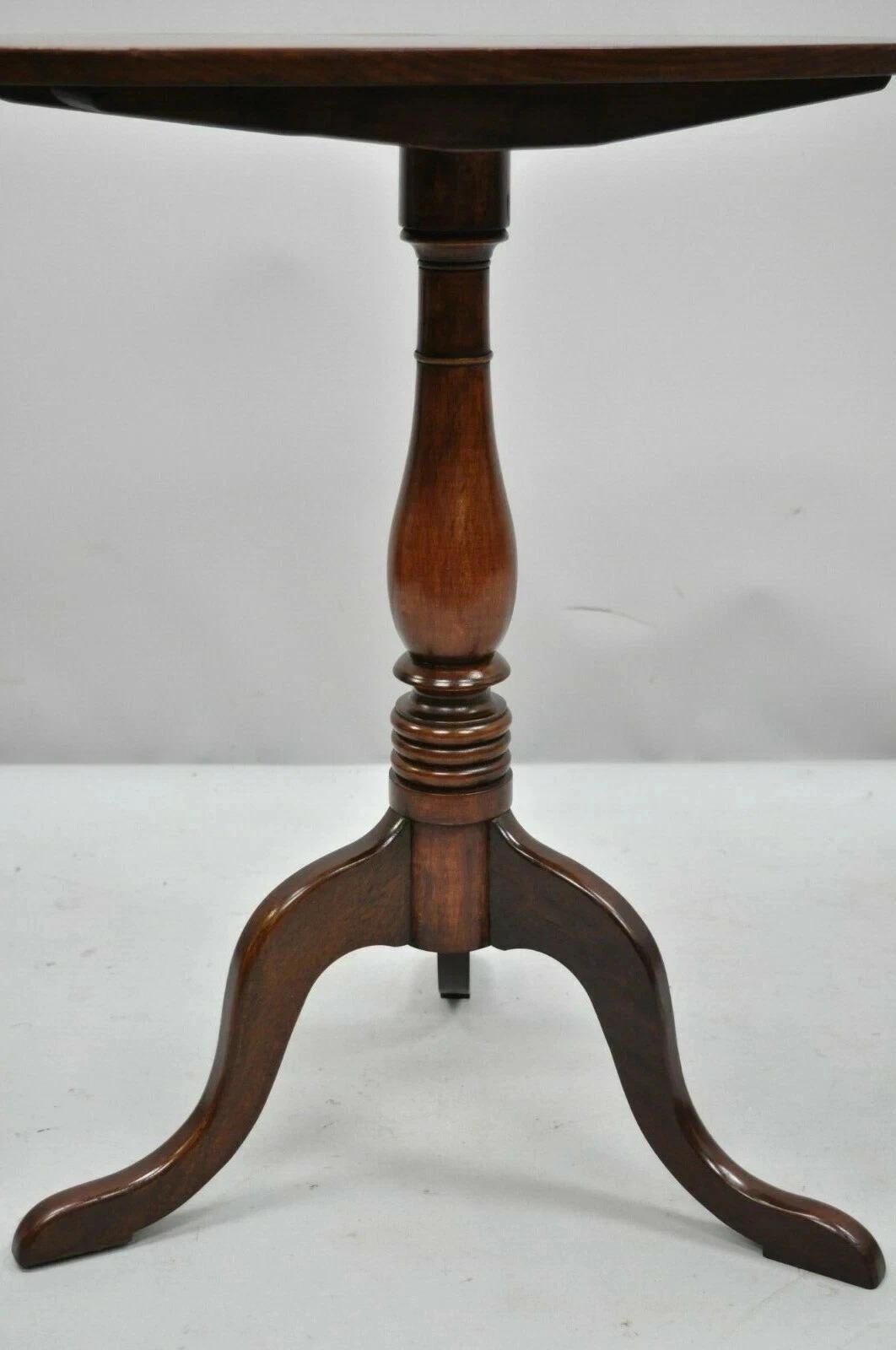 Antique Queen Anne Federal Style Mahogany Oval Tilt Top Side Tea Table For Sale 2