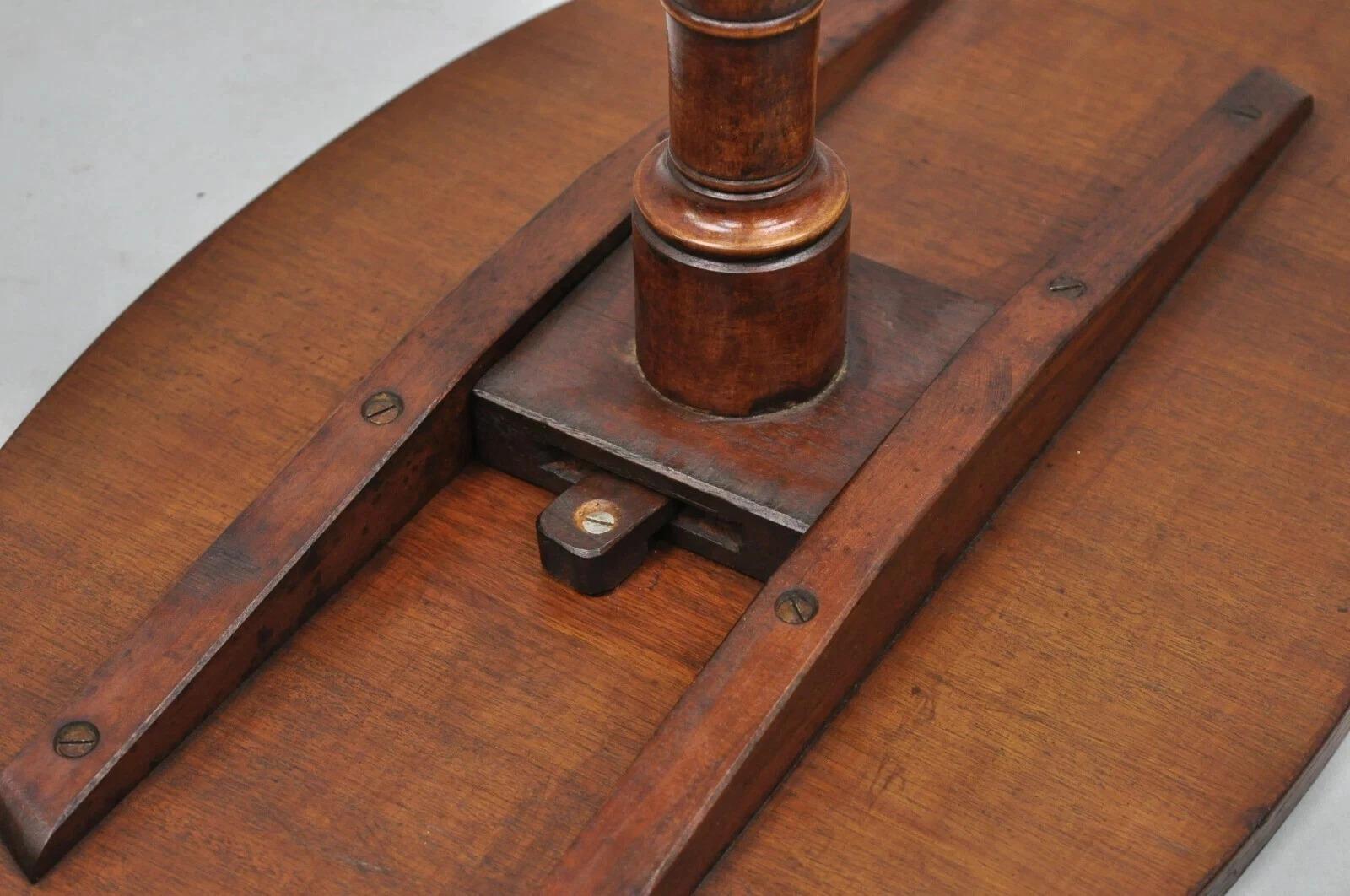 Antique Queen Anne Federal Style Mahogany Oval Tilt Top Side Tea Table For Sale 3