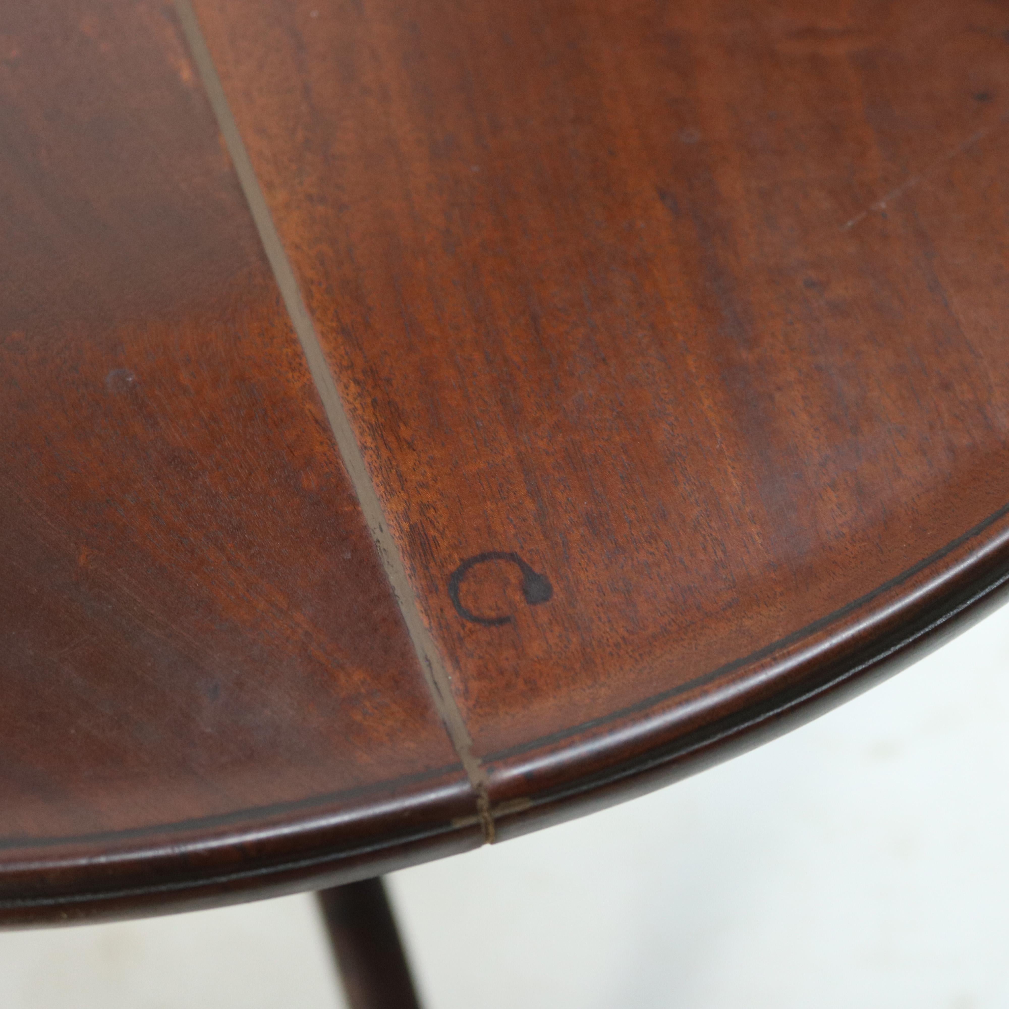 Ancienne table à plateau basculant en acajou Queen Anne avec cage à oiseaux C1780 en vente 1