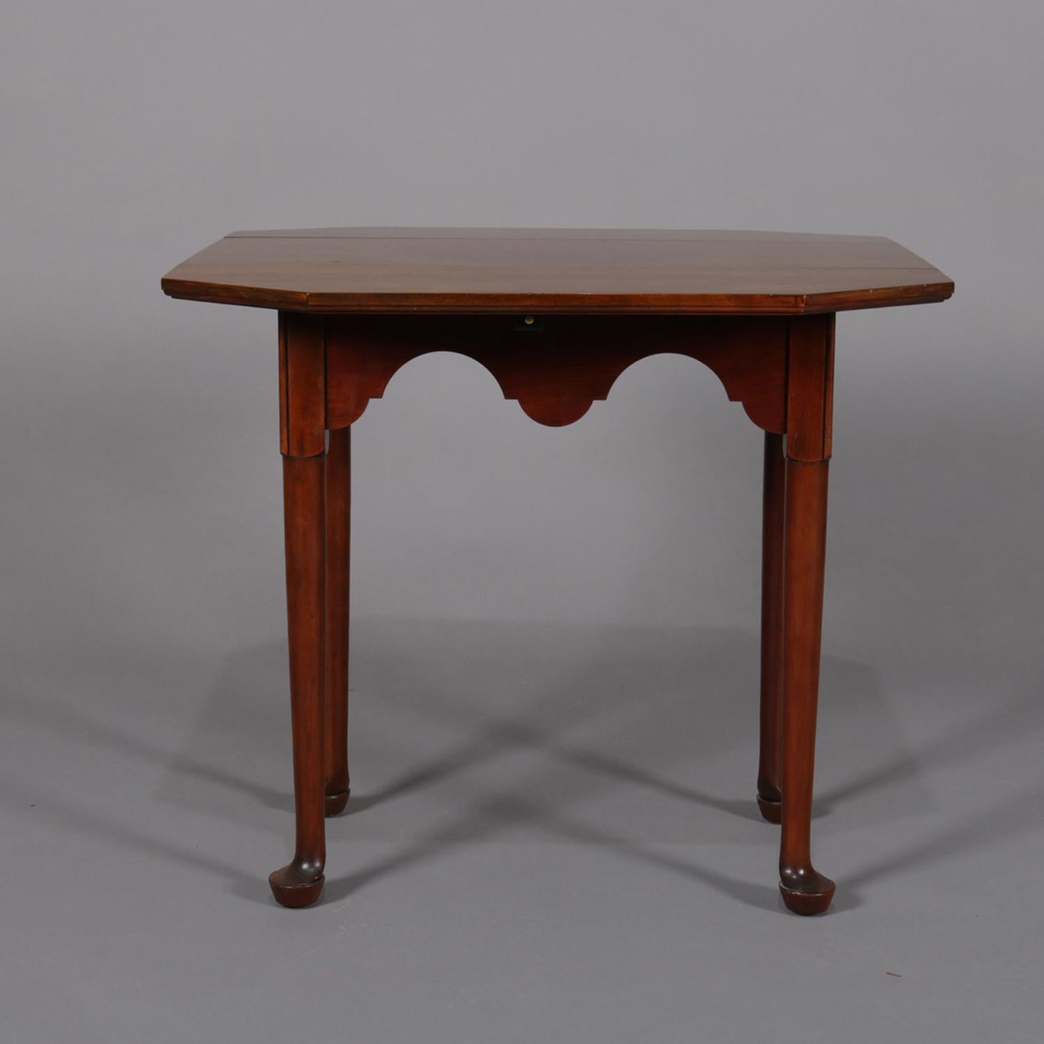 Antique Queen Anne Mahogany Drop Leaf and Clip Corner Pembroke Table In Good Condition In Big Flats, NY