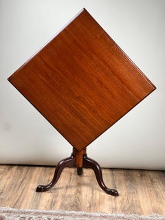 Antiker Queen Anne Mahagoni Frühstückstisch mit Kippplatte c. Spätes 18. Jahrhundert