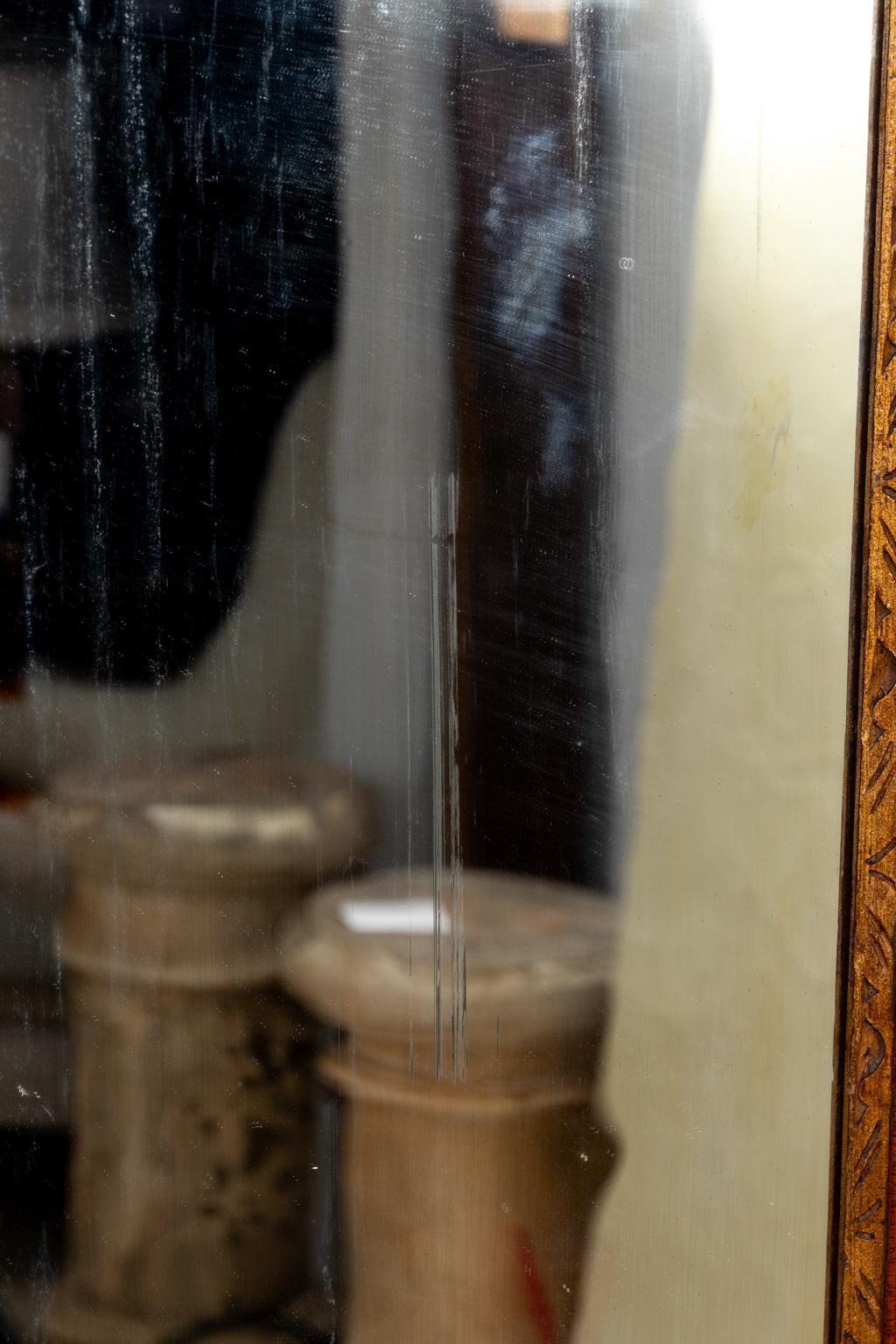 Antique Queen Anne Mirror In Good Condition In Stamford, CT
